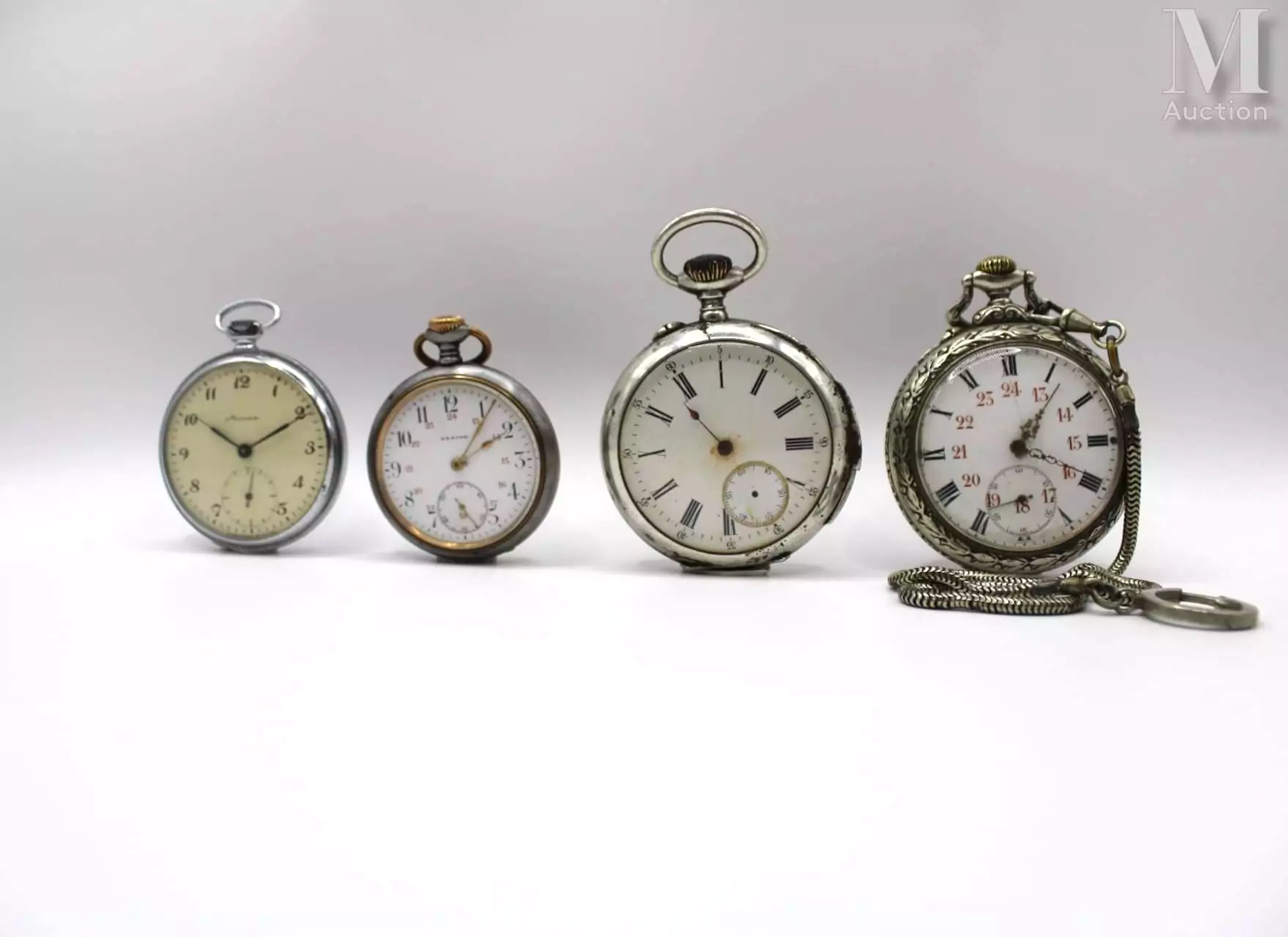 Un lot de 4 montres de poche :