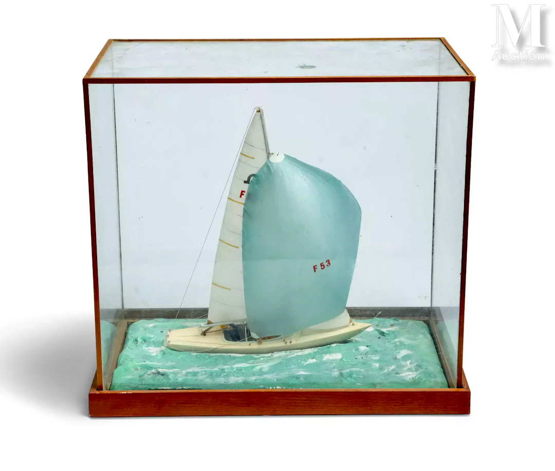 Bateau sous globe rectangulaire