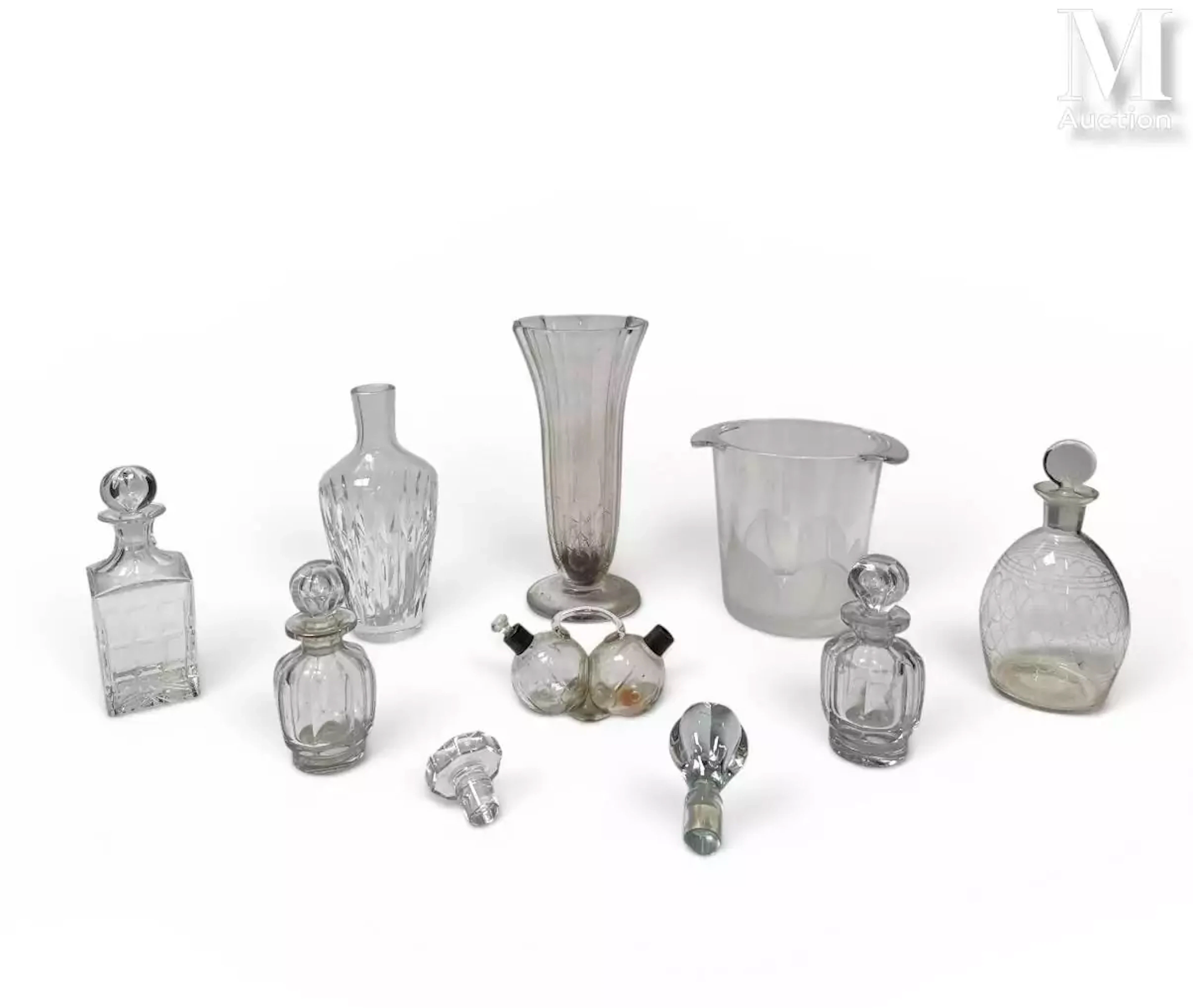 MANETTE à thématique verrerie et cristal comprenant:
