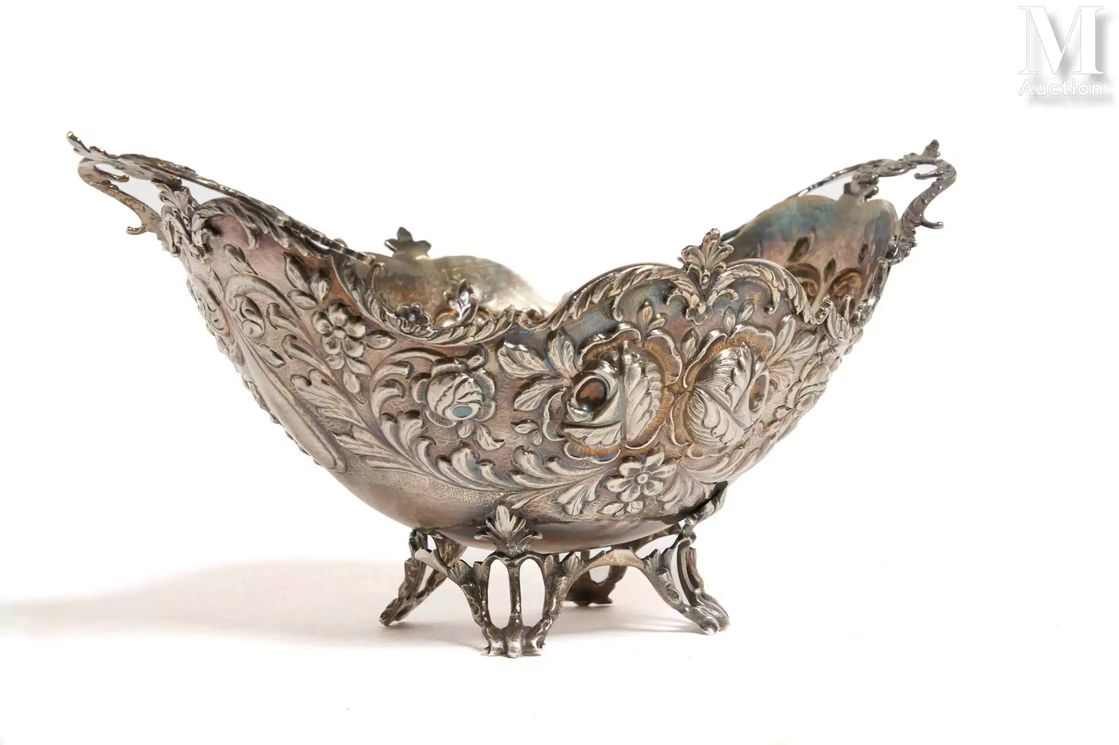 Corbeille en argent ;