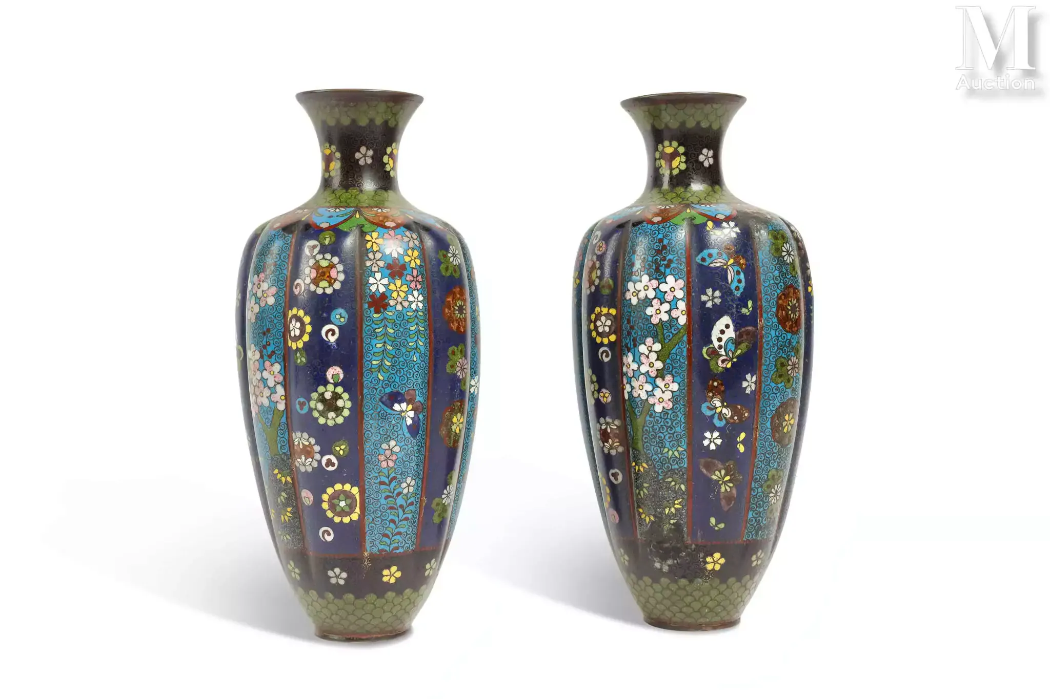 JAPON Paire de vases