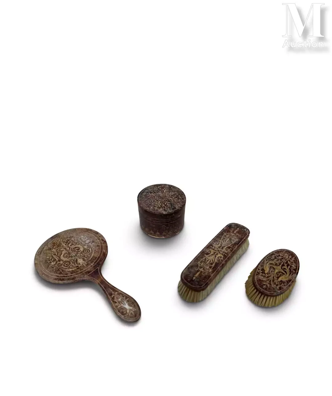 NECESSAIRE DE TOILETTE (4 pièces)