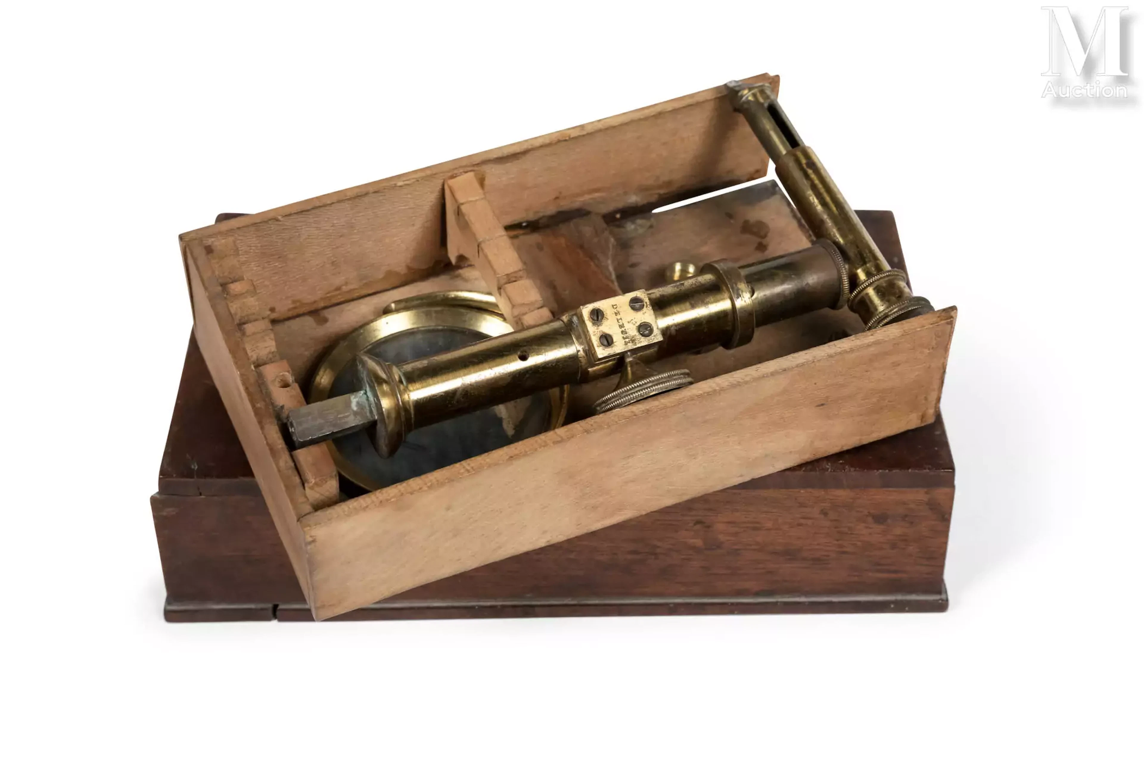 Instrument scientifique dans son coffret