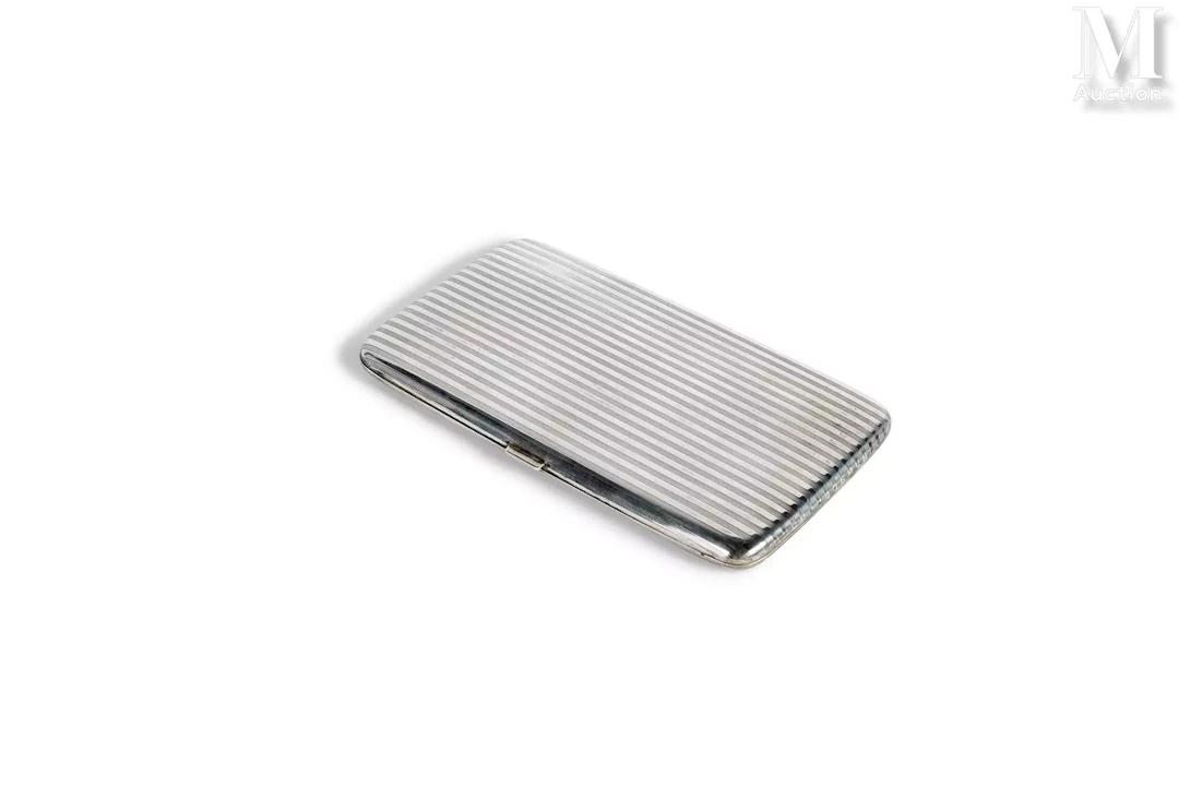 Porte cigarettes en argent;
