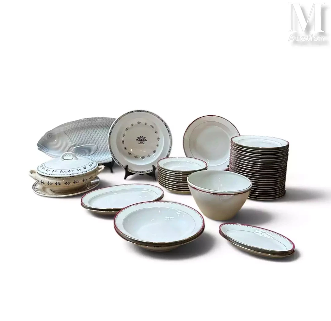 MANNETTE à thématique céramique et porcelaine comprenant: