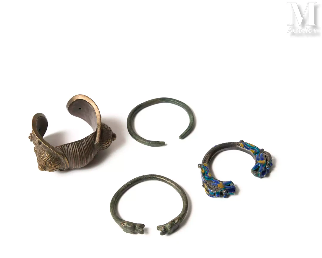 ASIE, XIX-XXe siècle Ensemble de quatre bracelets