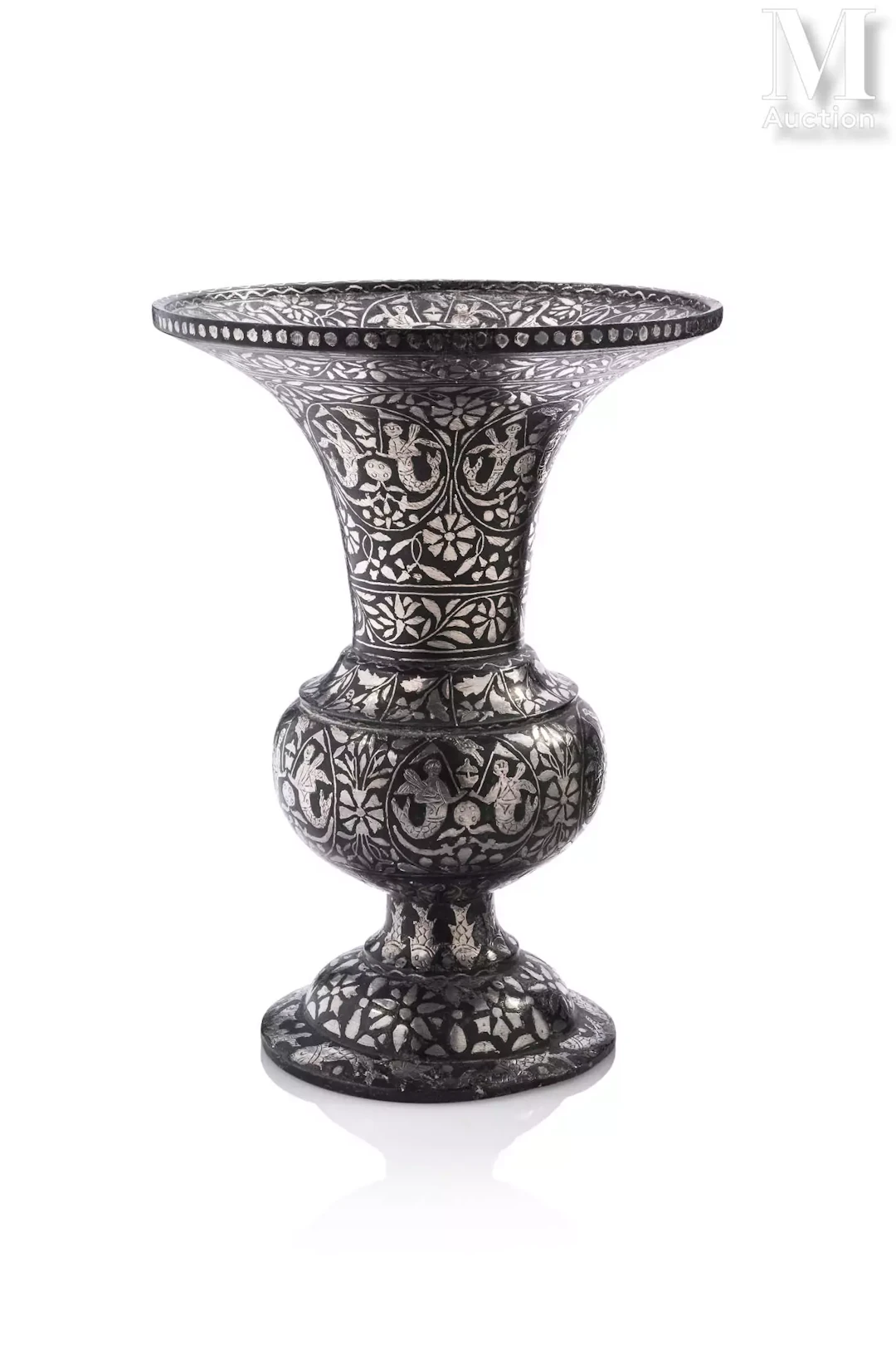 Vase en bidri aux figures mythiques Inde, Lucknow (?), XIXe siècle