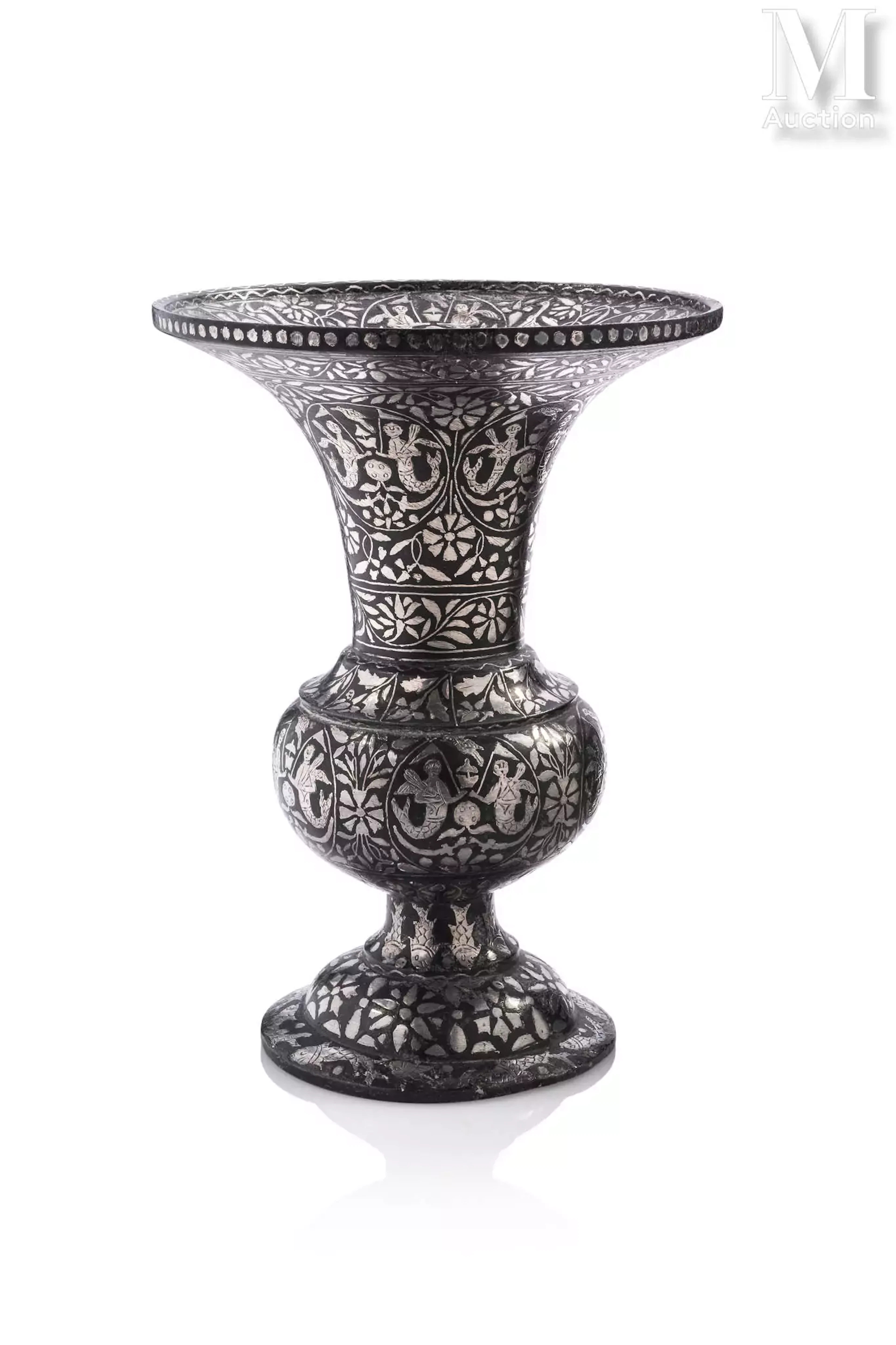 Vase en bidri aux figures mythiques Inde, Lucknow (?), XIXe siècle