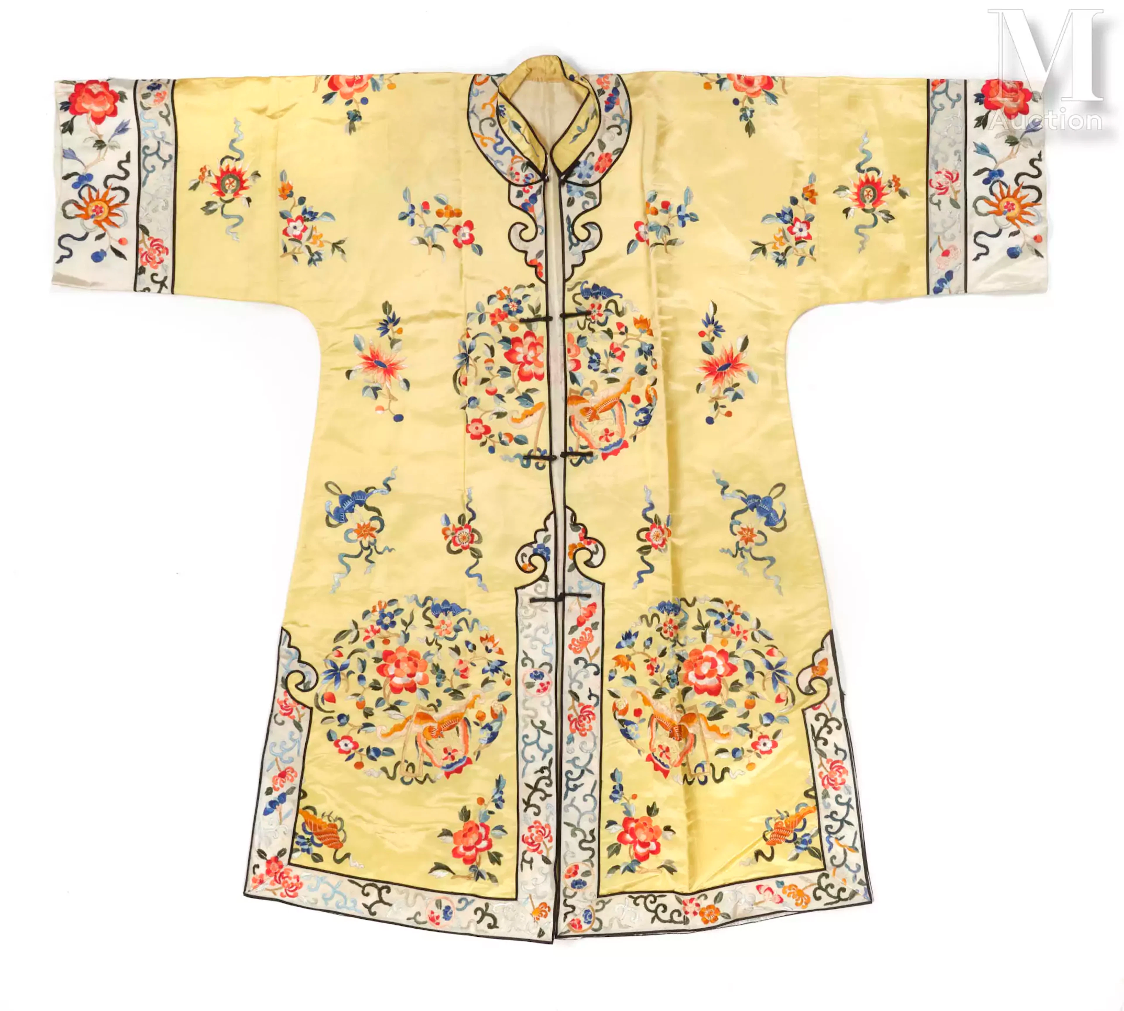 CHINE, Dynastie Qing, fin du XVIIIe-début du XIXe siècle Robe de femme en soie