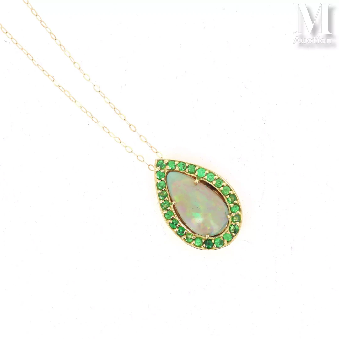 Pendentif opale et chaîne