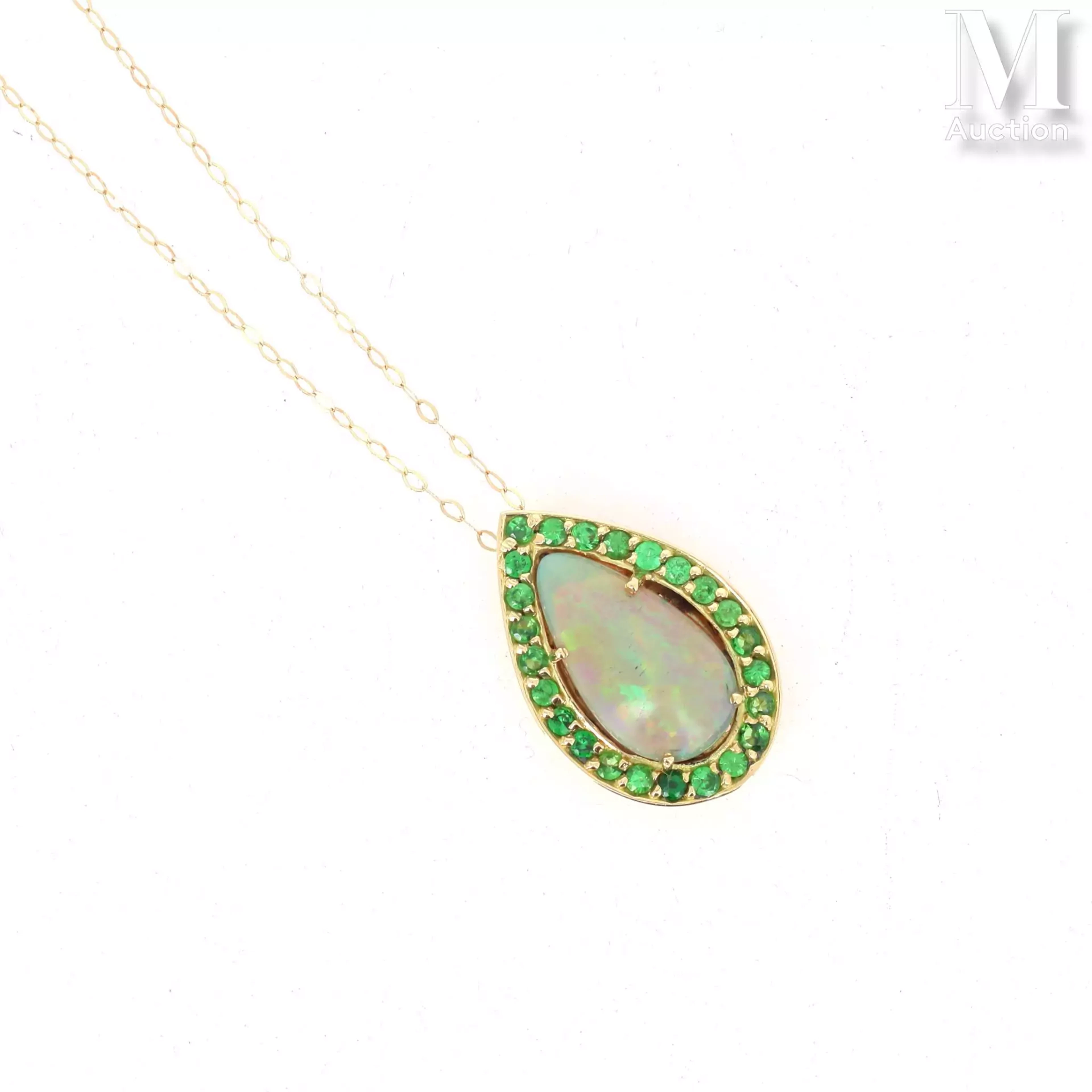 Pendentif opale et chaîne
