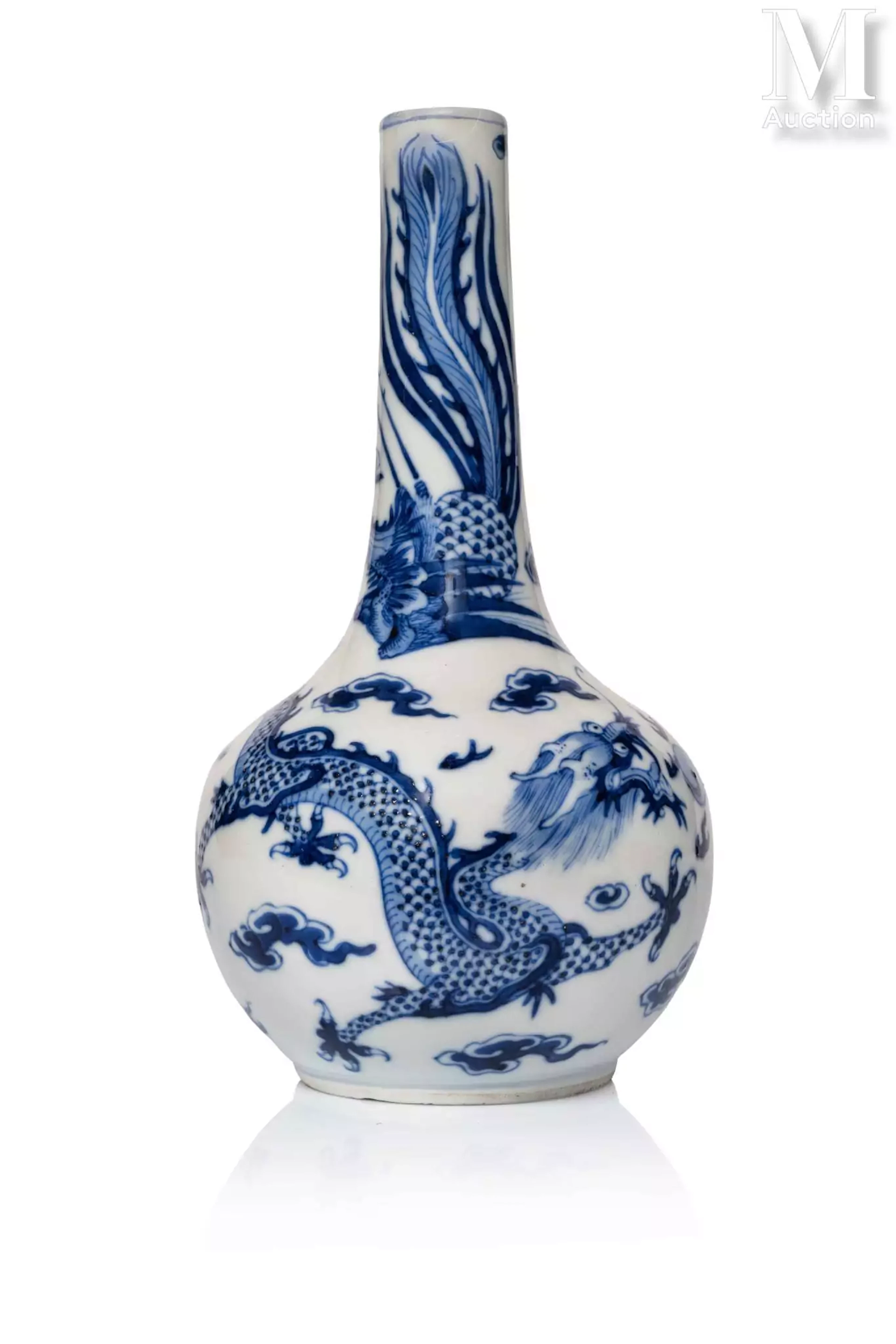 VIETNAM, XIXe siècle Petit vase en porcelaine "Bleu de Hue"