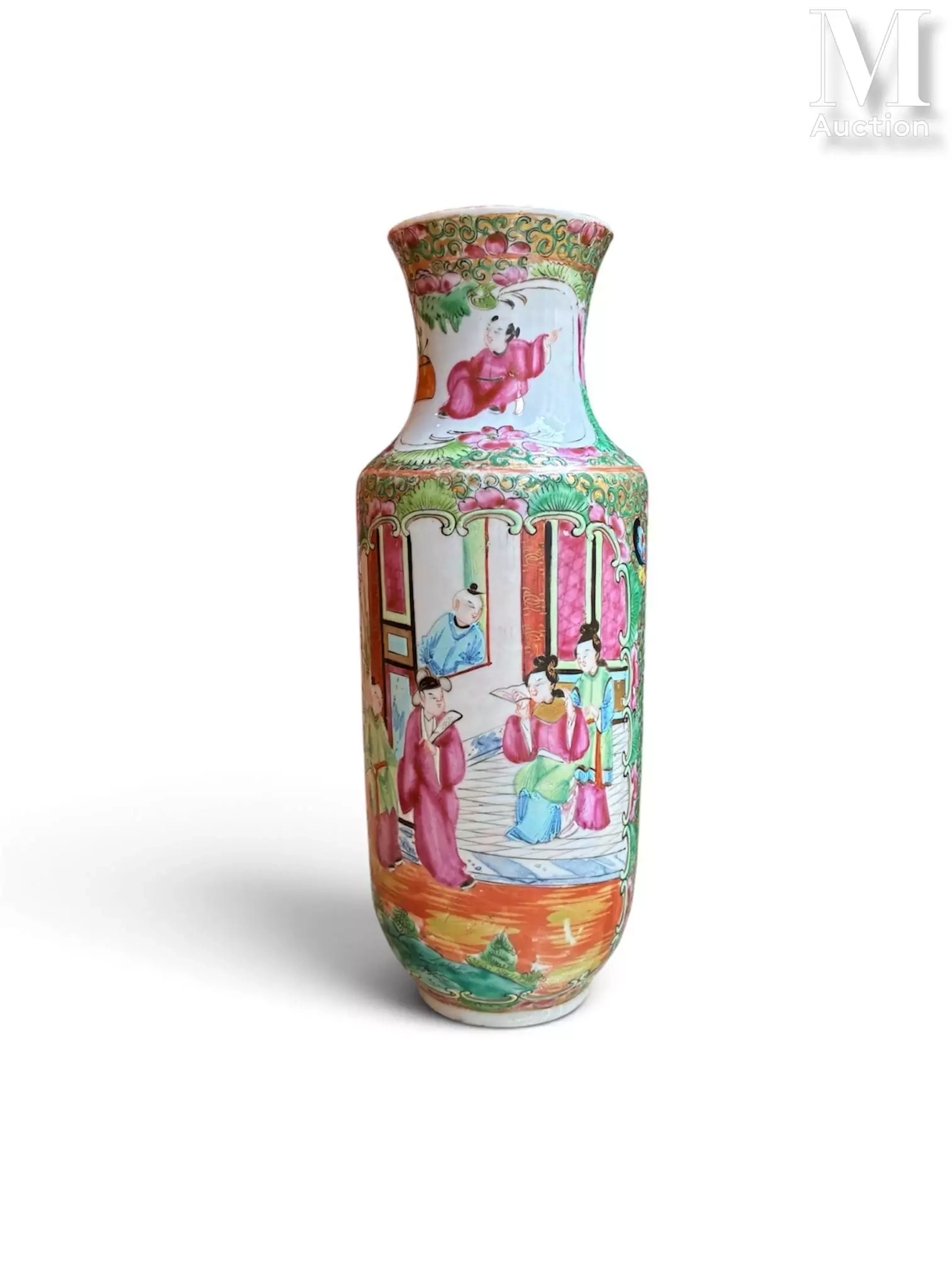 CHINE, XIXe siècle Petit vase en porcelaine de Canton