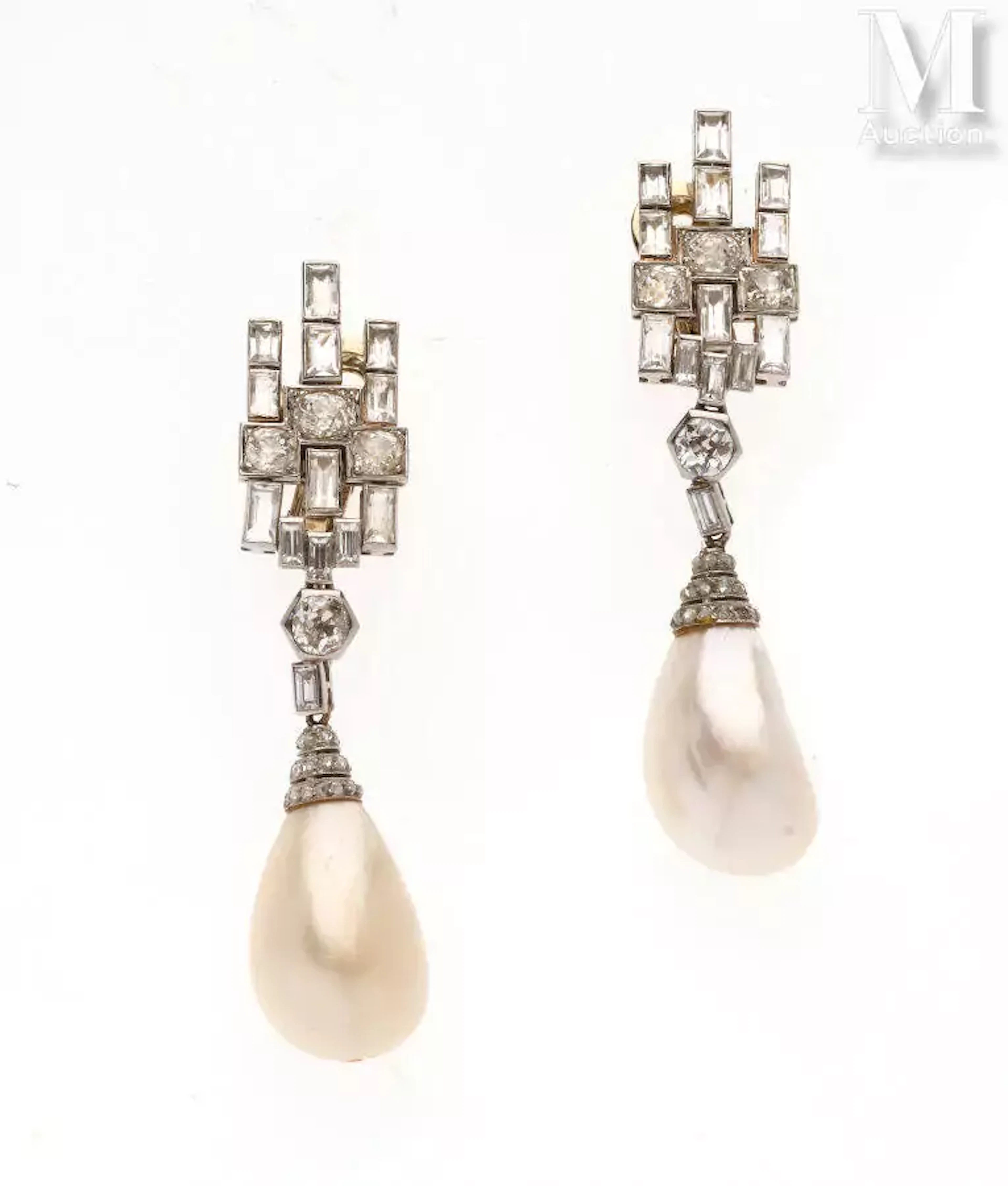 PAIRE DE PENDANTS D'OREILLES