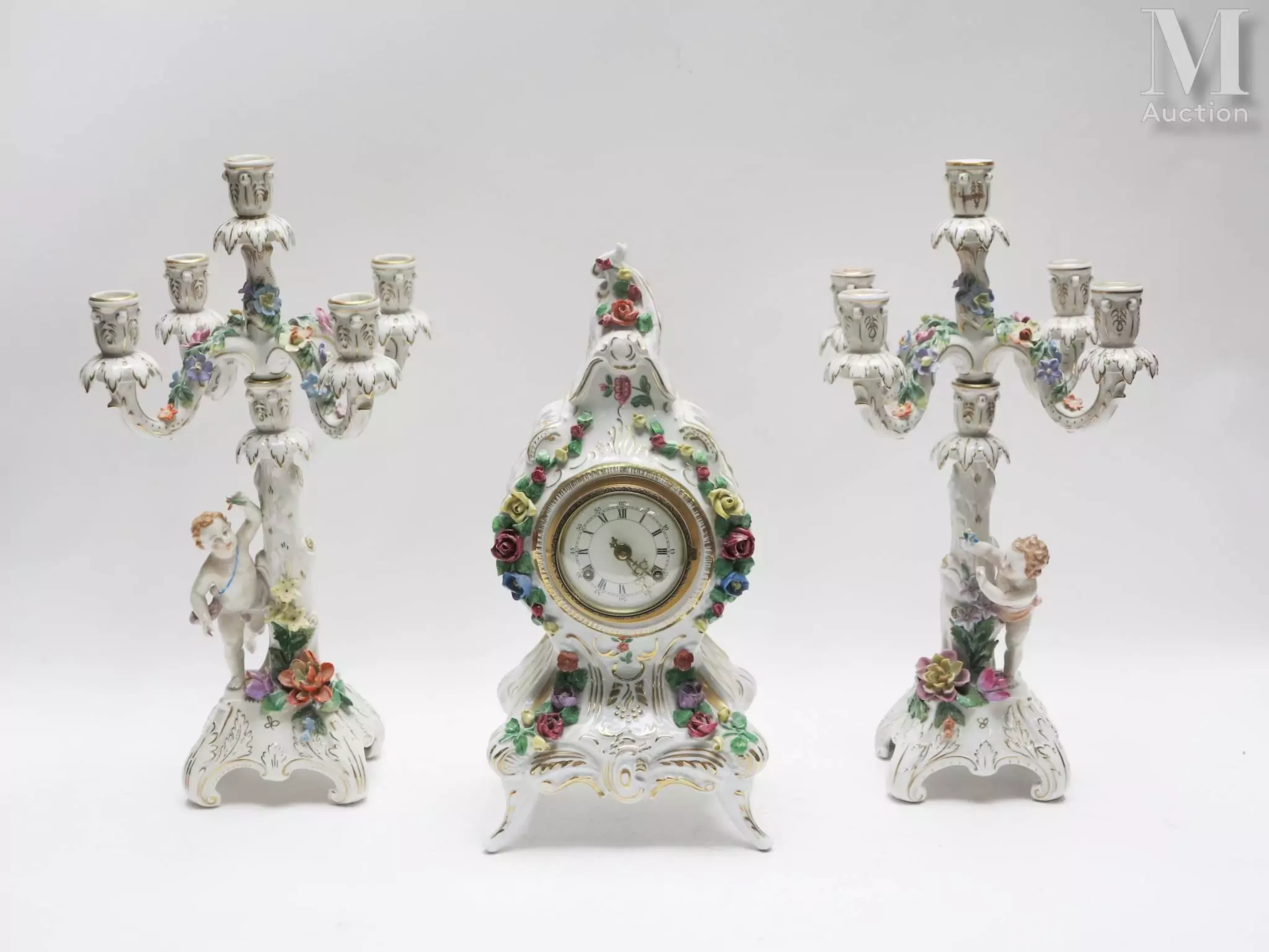 Garniture de cheminée en porcelaine dans le style de Meissen