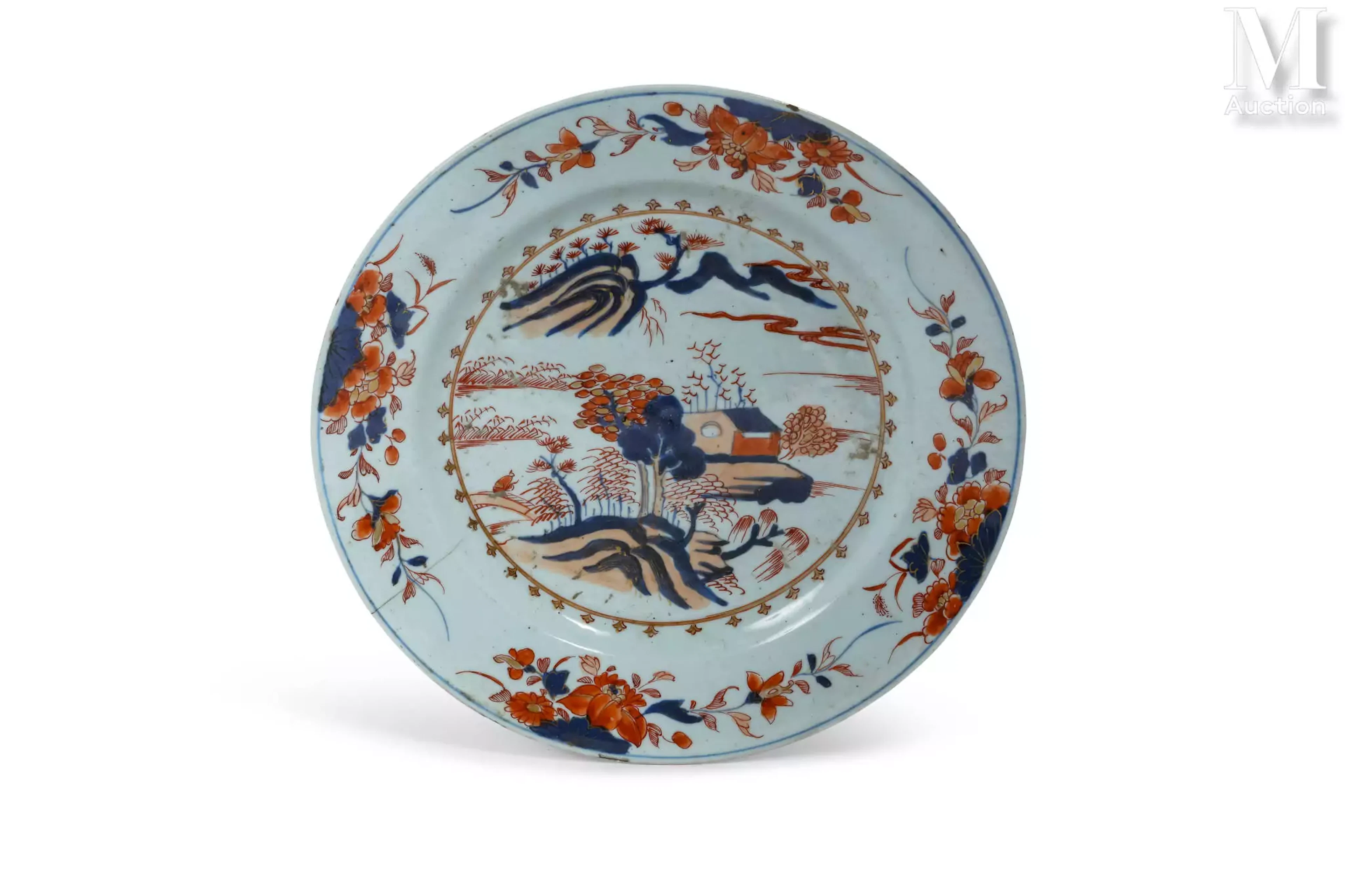 JAPON, XVIIIe-XIXe siècle Plat rond en porcelaine