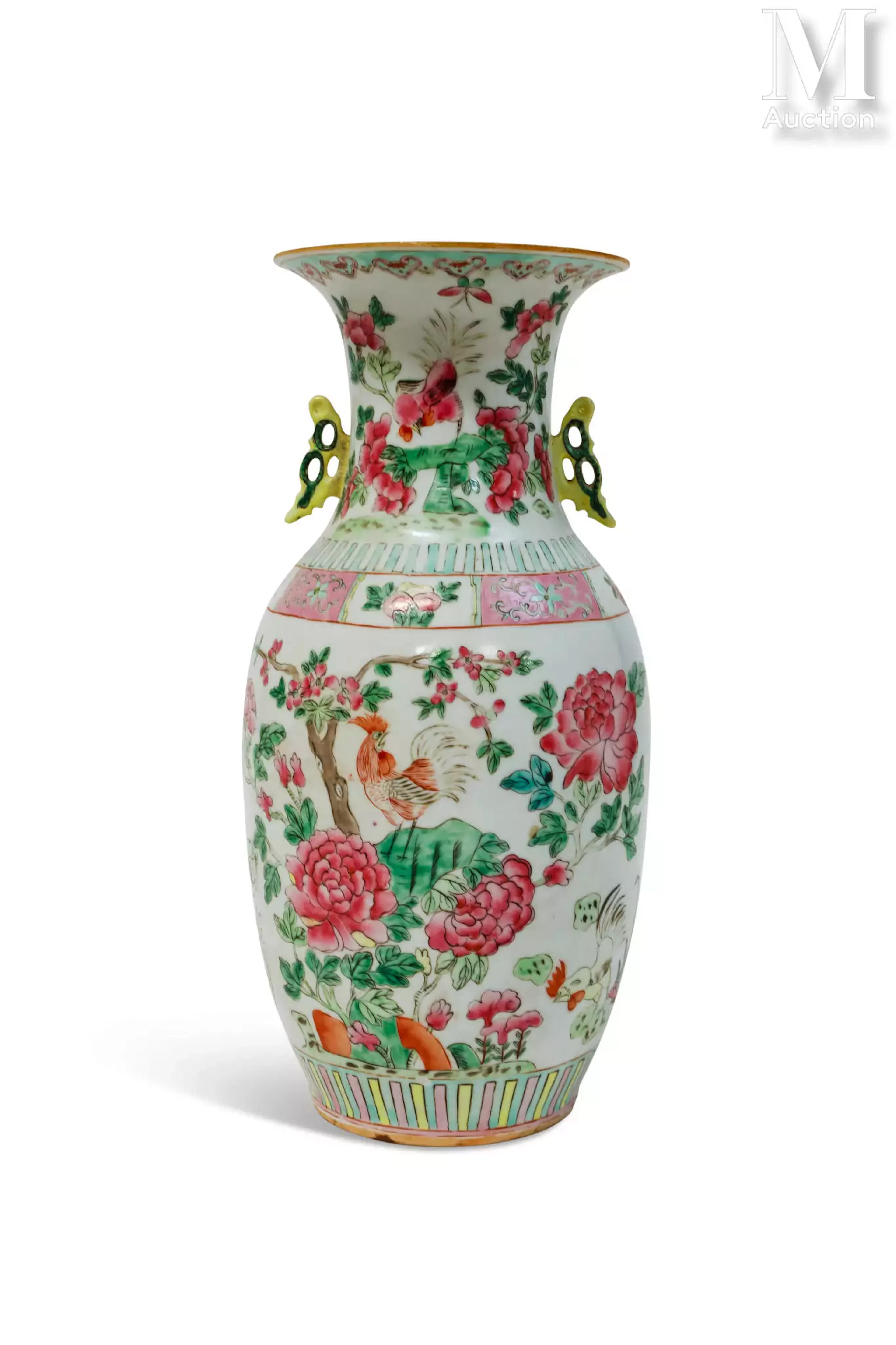 CHINE, XIXe siècle Vase en porcelaine