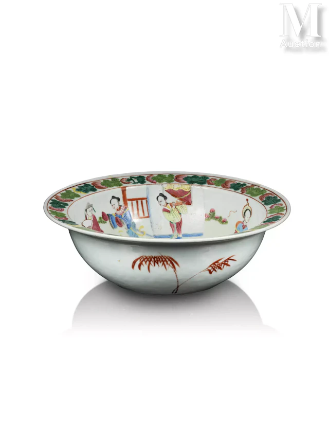 CHINE, fin du XIXe-début du XXe siècle Bassin en porcelaine
