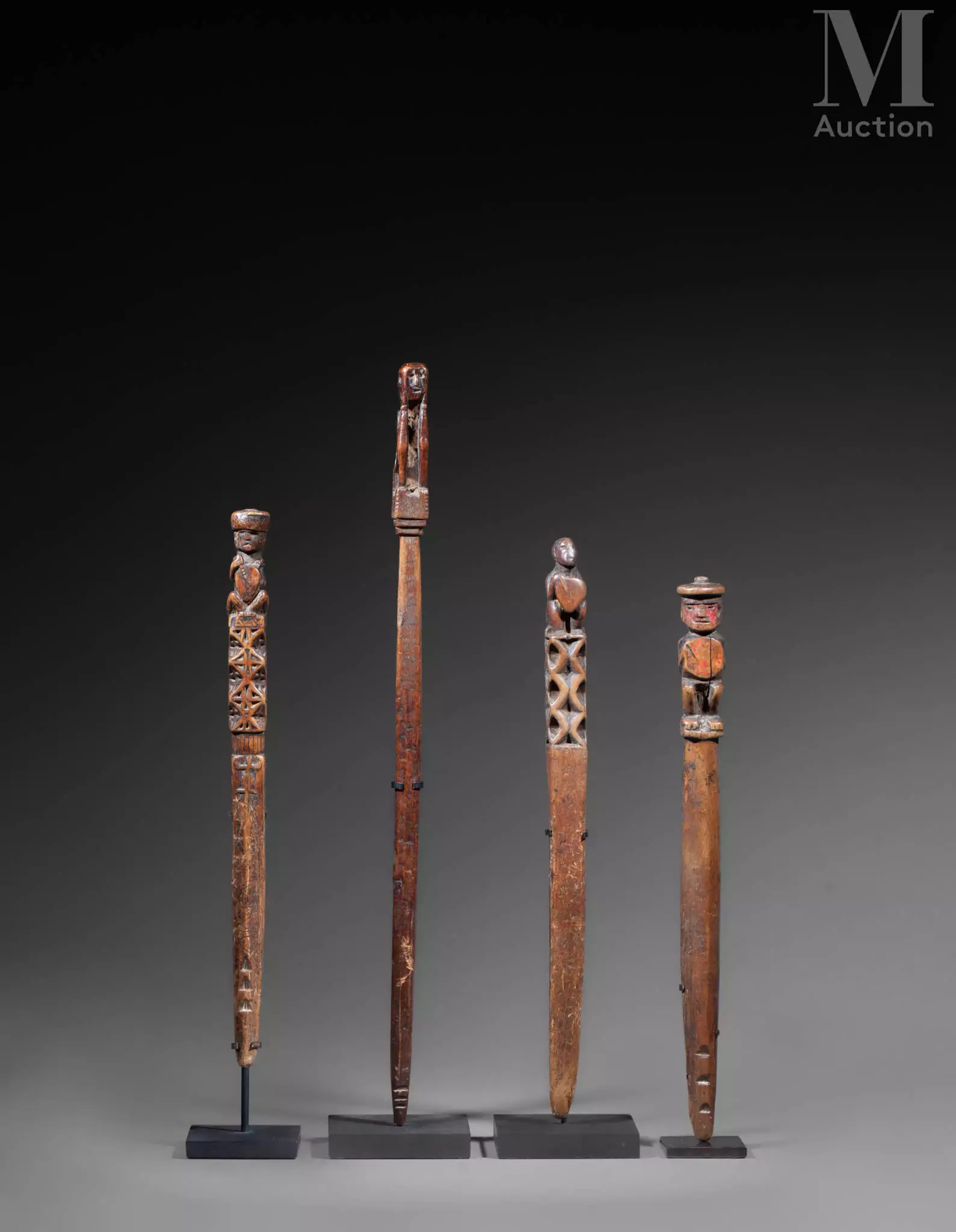Quatre baguettes de tambour gajo.
