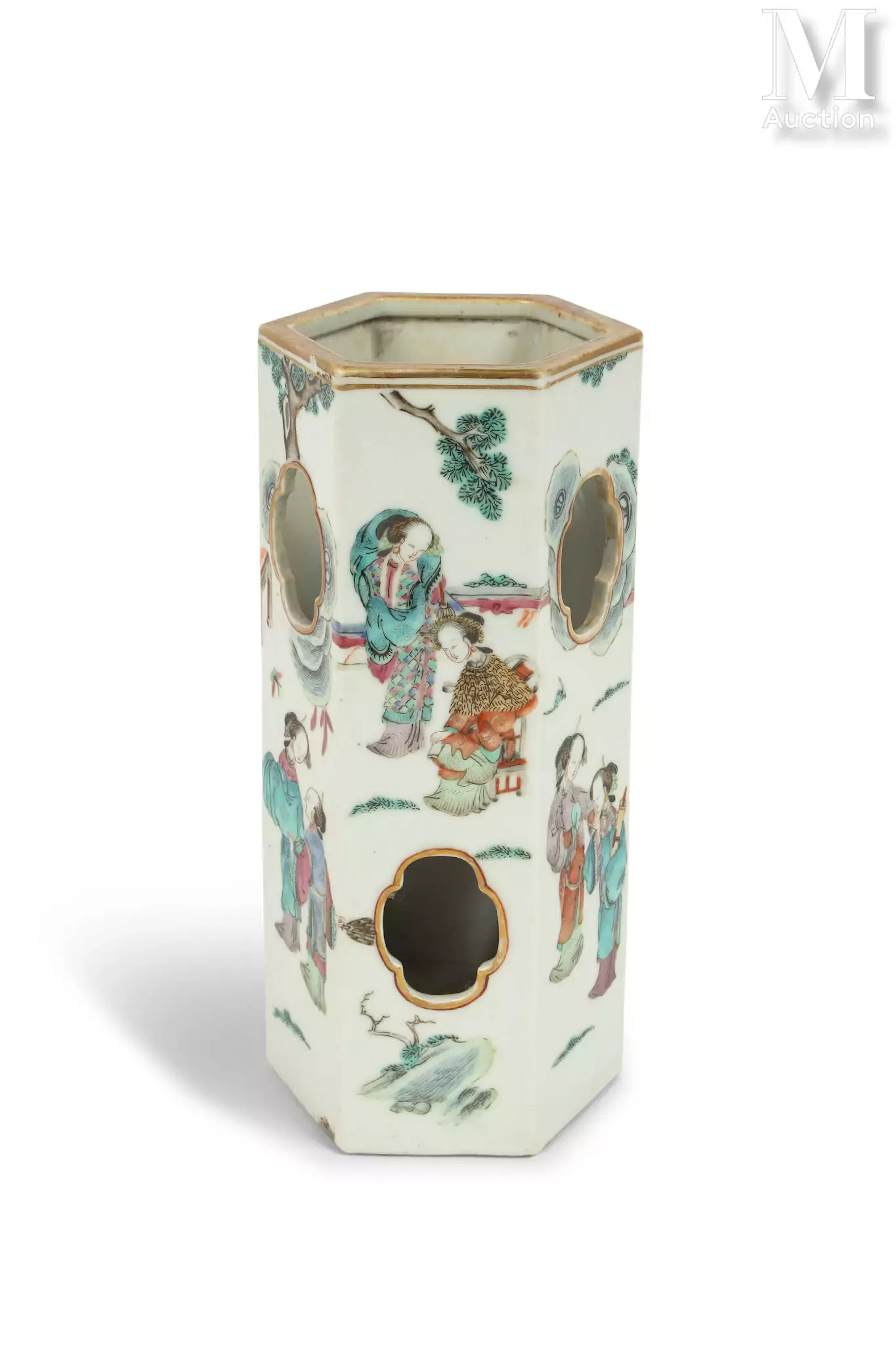 CHINE, XIXe siècle Porte-chapeaux maotong en porcelaine