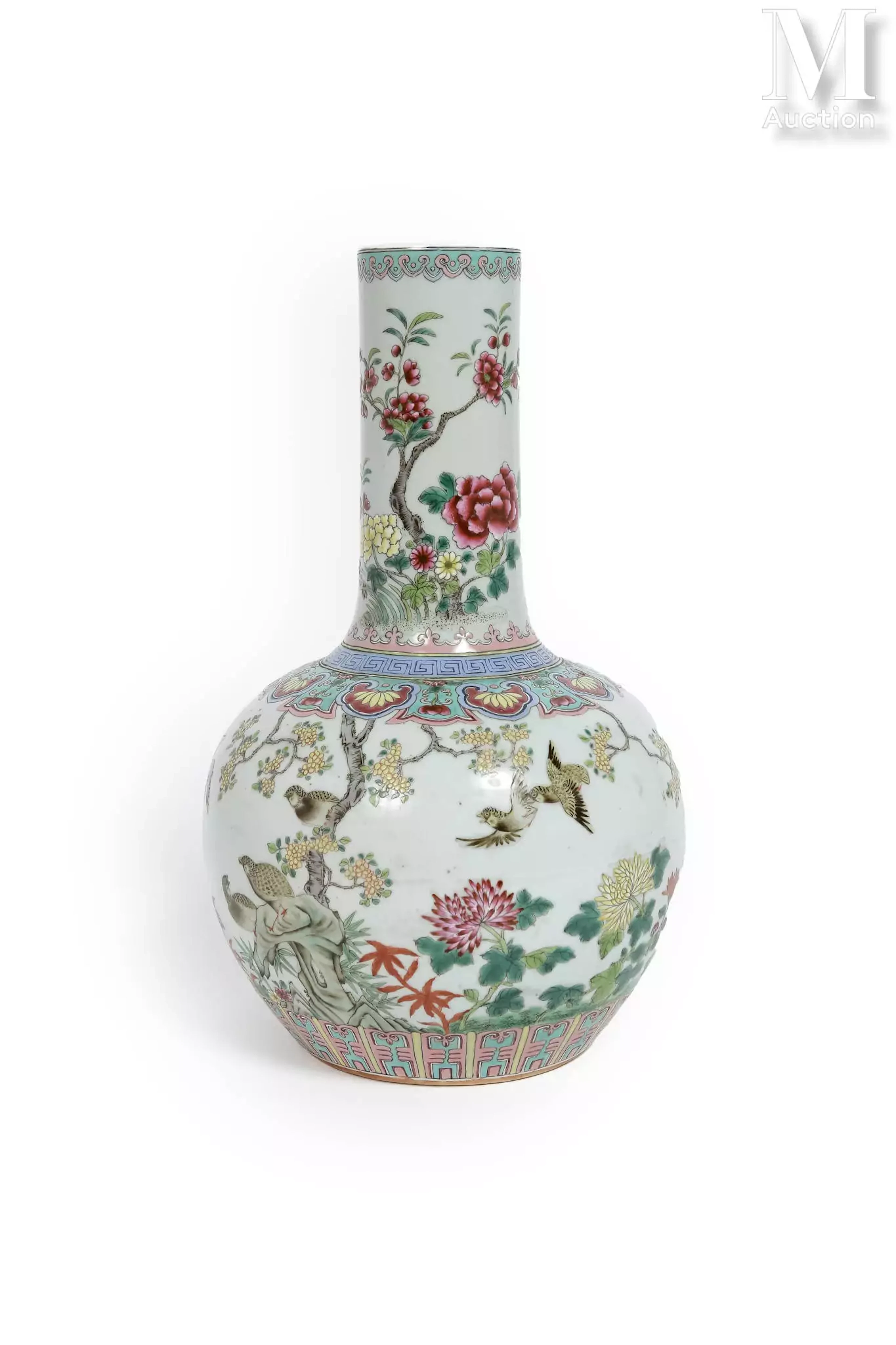 CHINE, XIXe siècle Vase en porcelaine