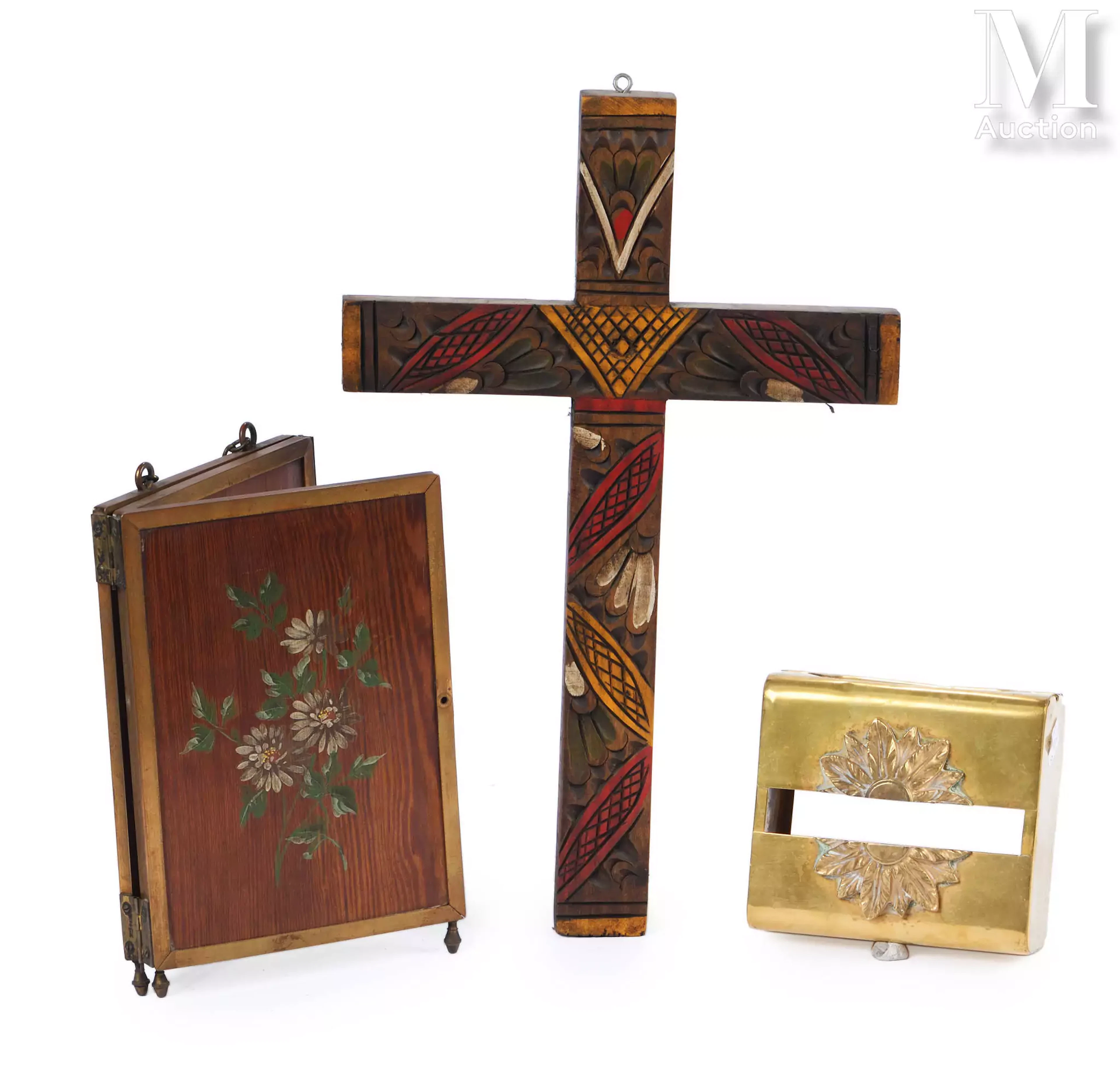 Suite de trois objets décoratifs