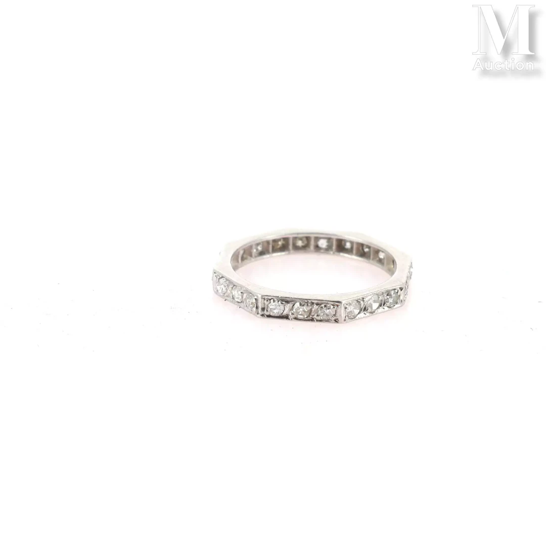 Bague moderniste