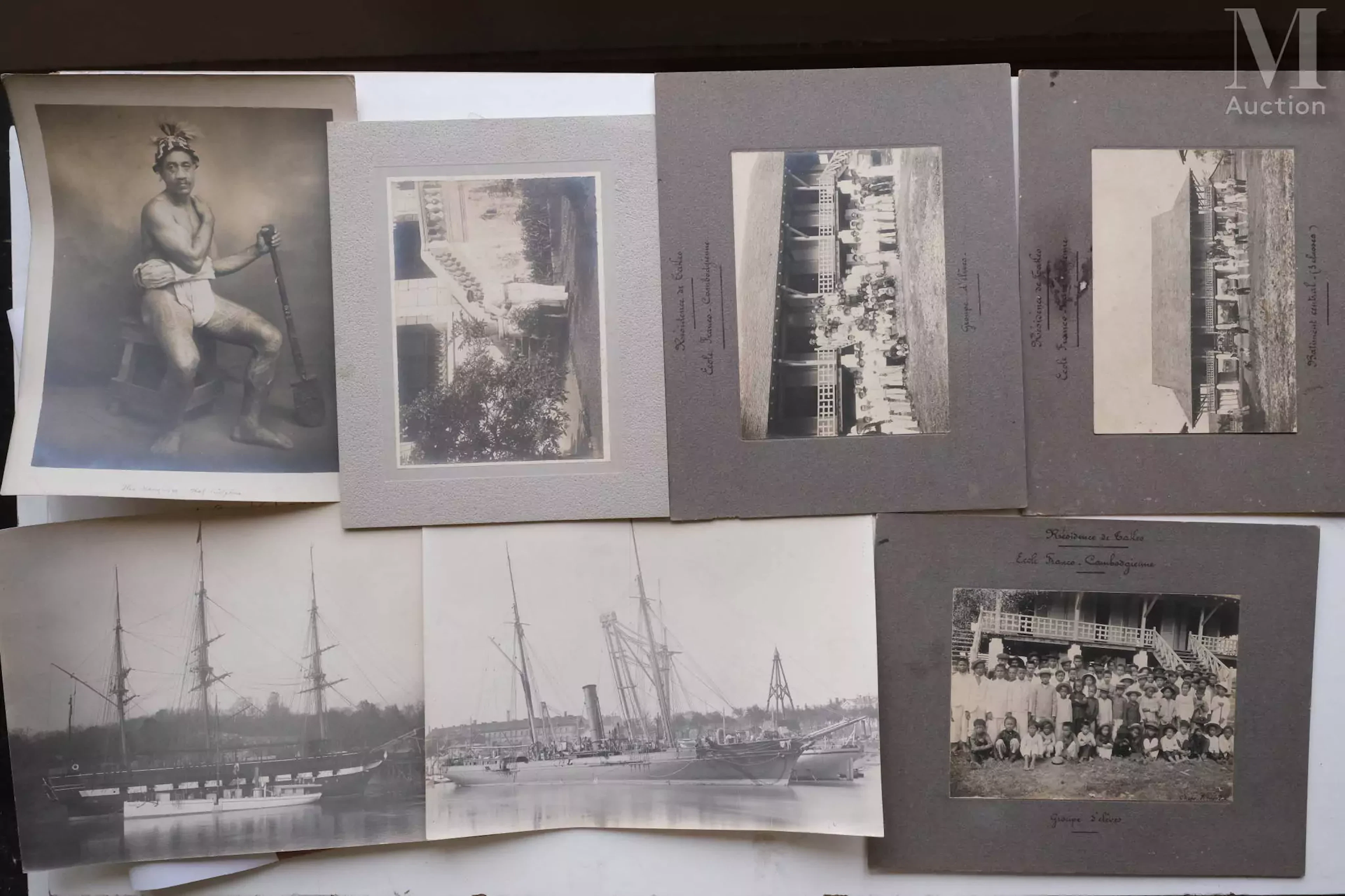 Ensemble de dix-neuf photographies