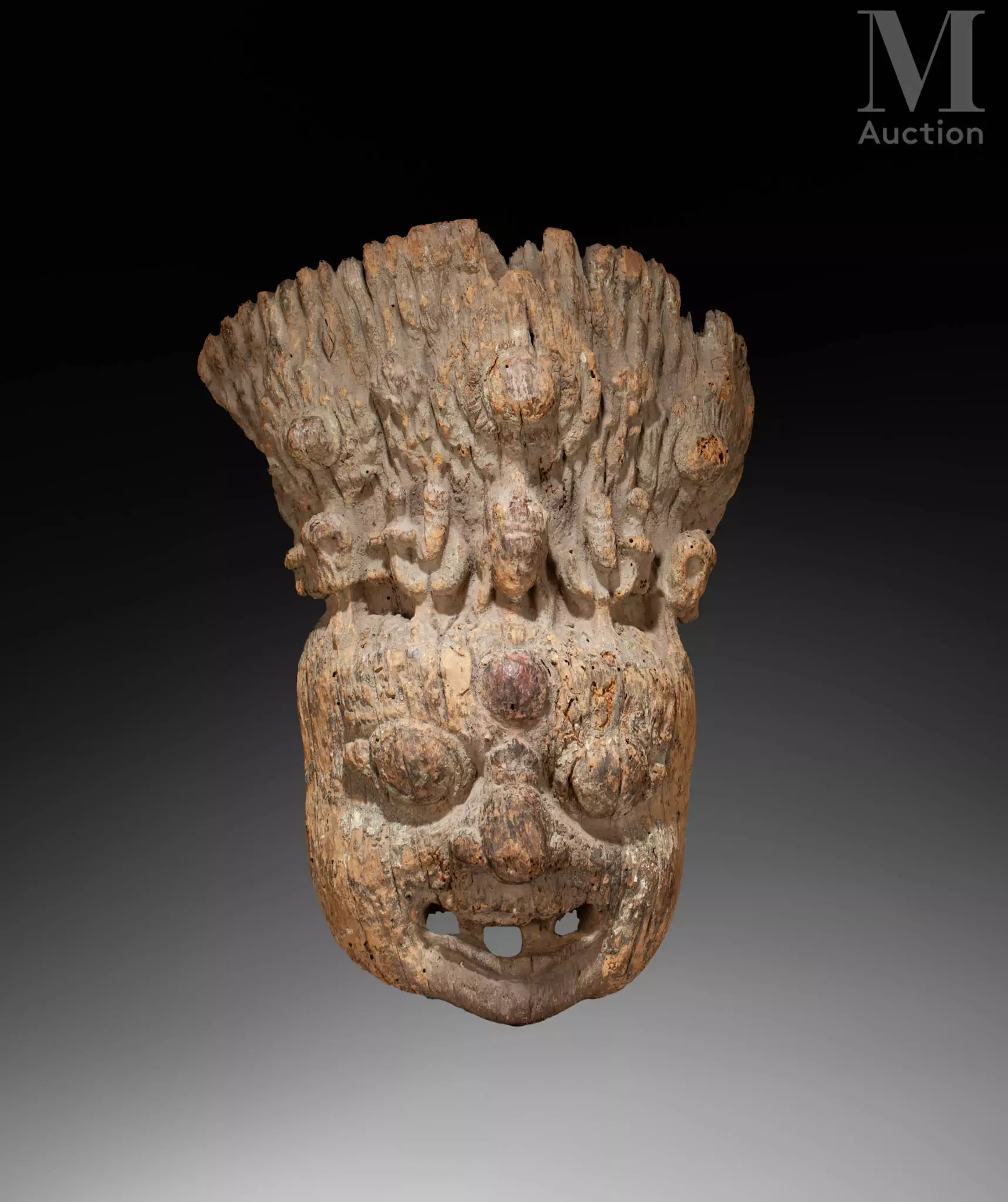 Masque de Bhairava couronné.