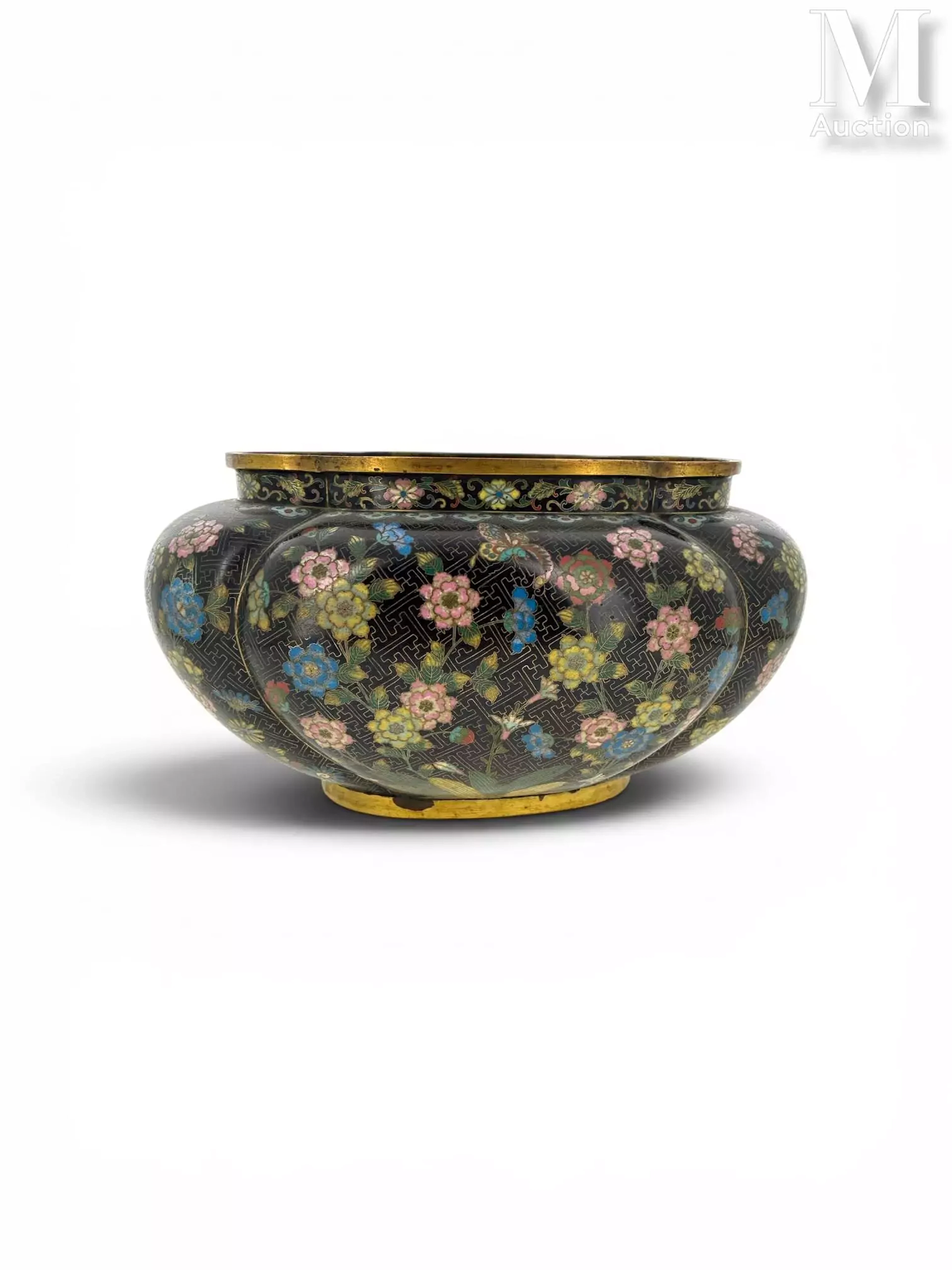 CHINE, Vers 1900 Jardinière en émaux cloisonnés
