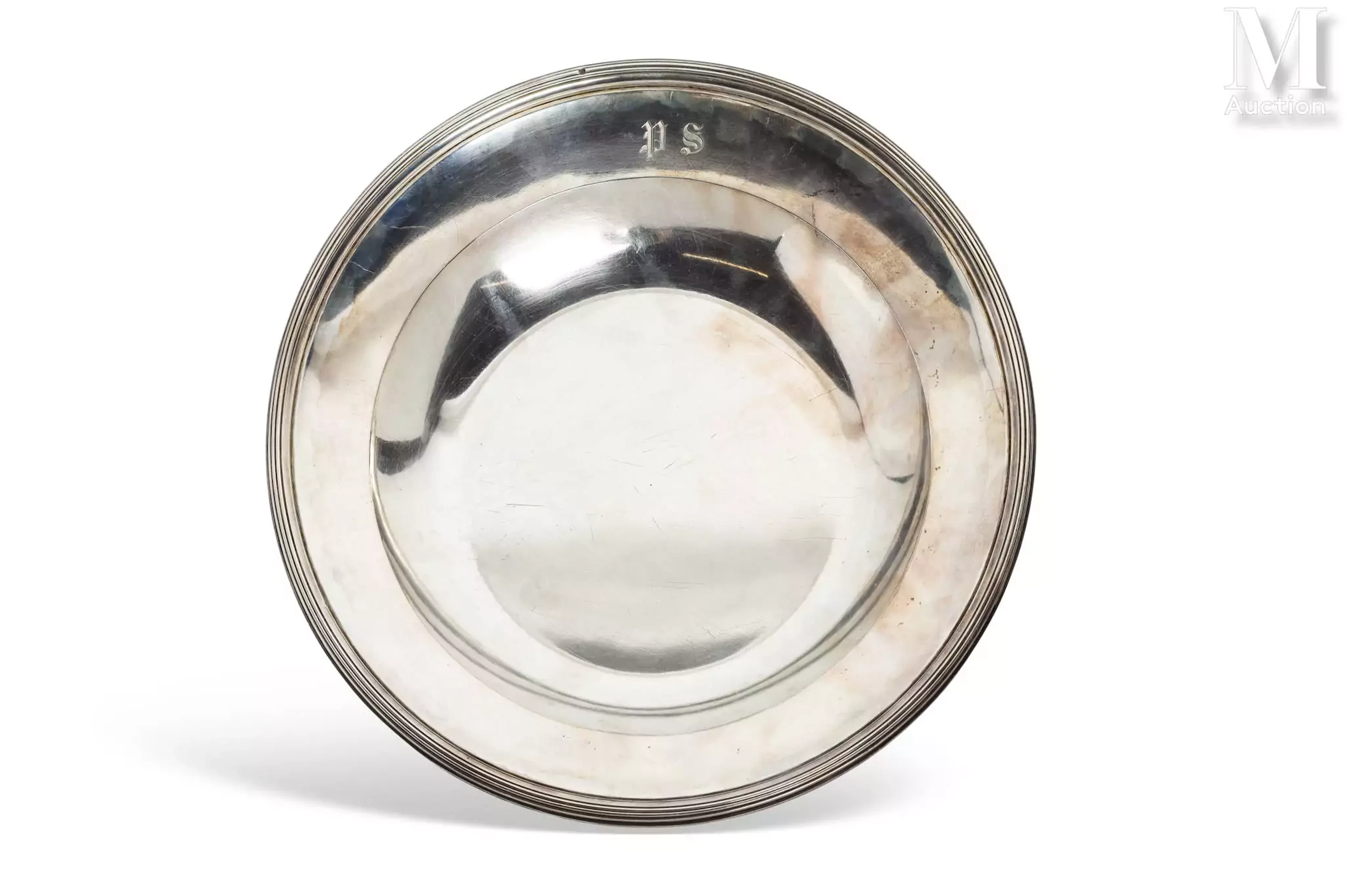 Plat rond en argent;