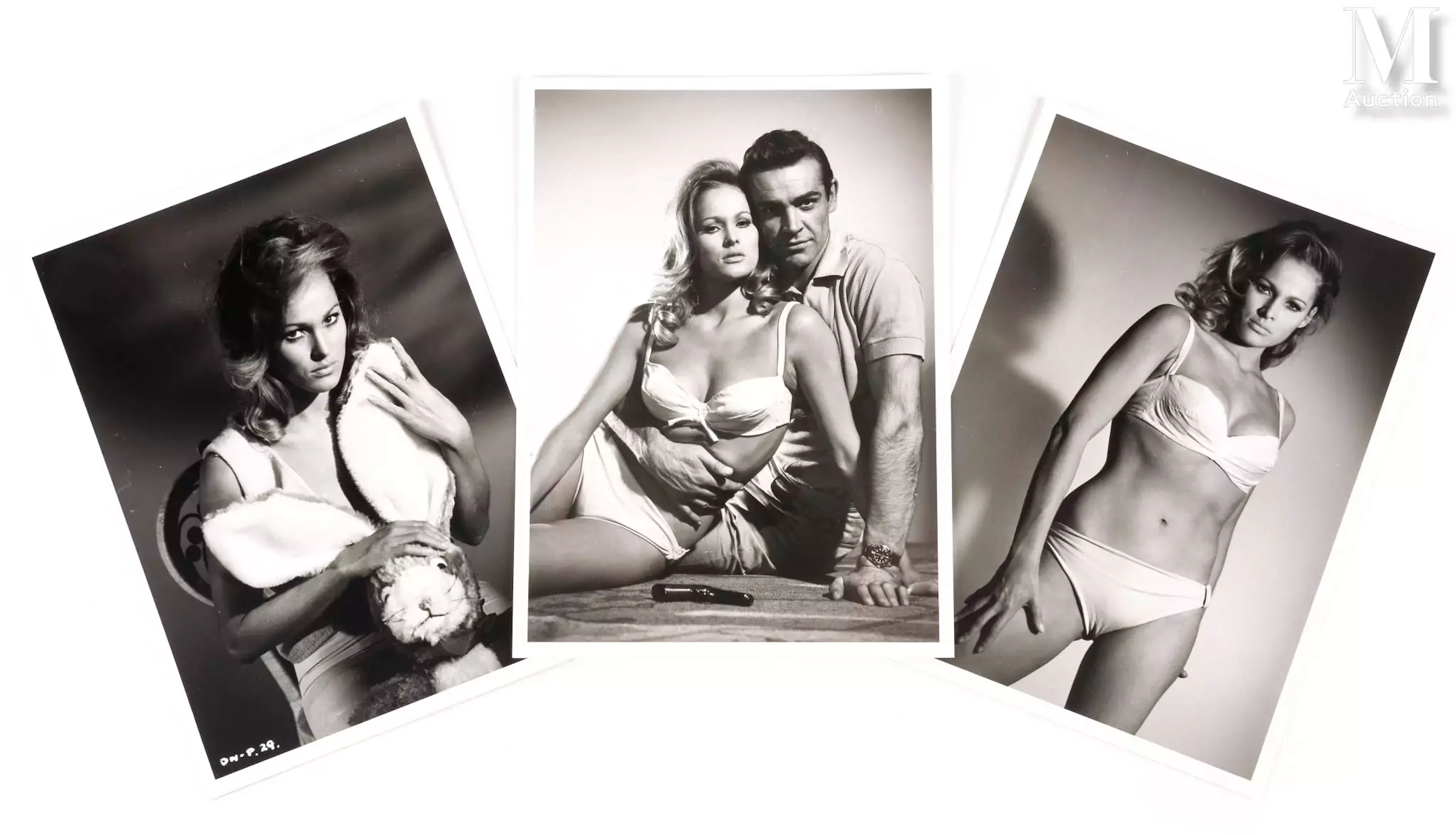Ursula ANDRESS En James Bond girl dans le film Dr. No de Terence Young, 1962