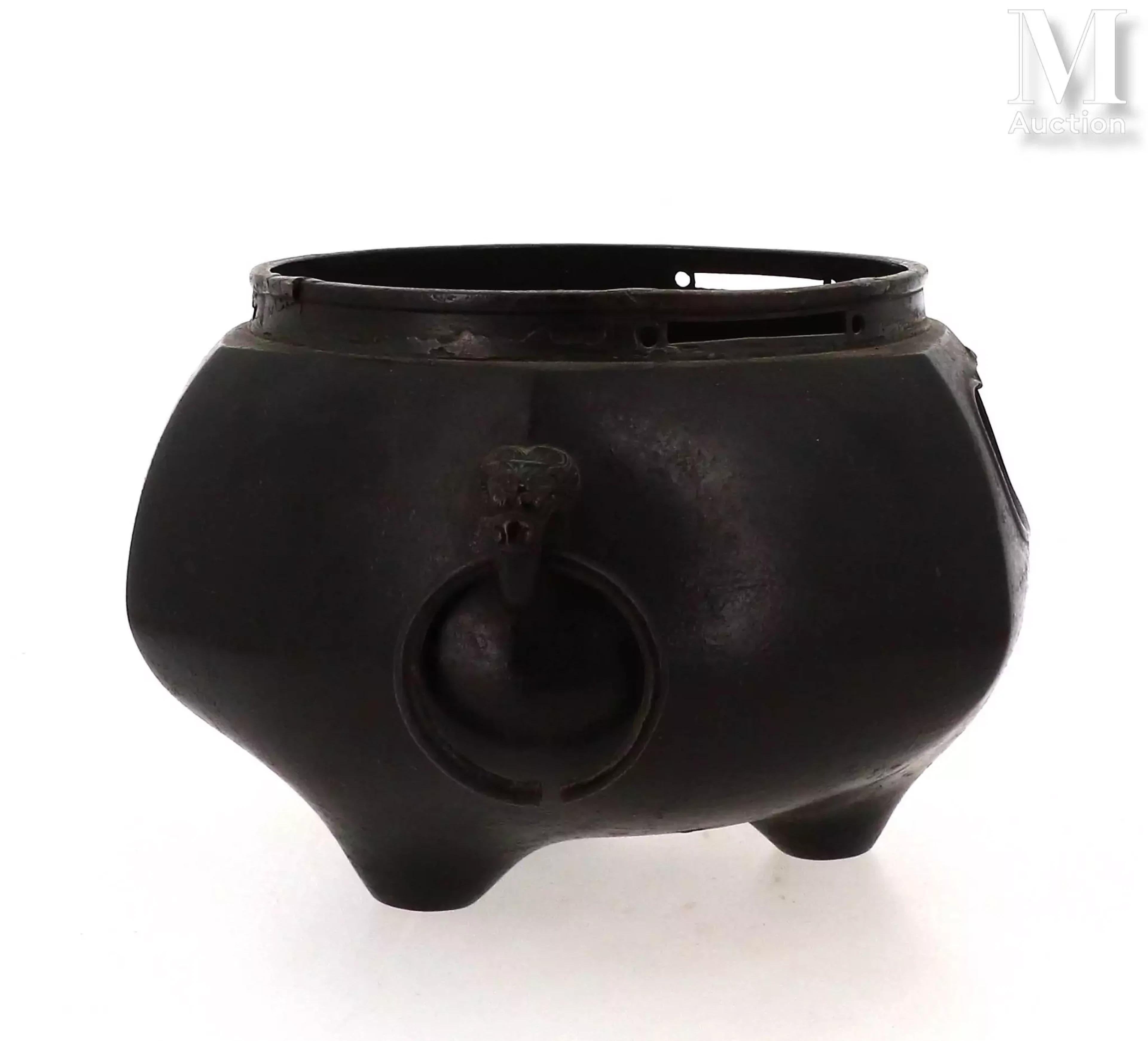 JAPON, XIXe siècle Brasero en bronze
