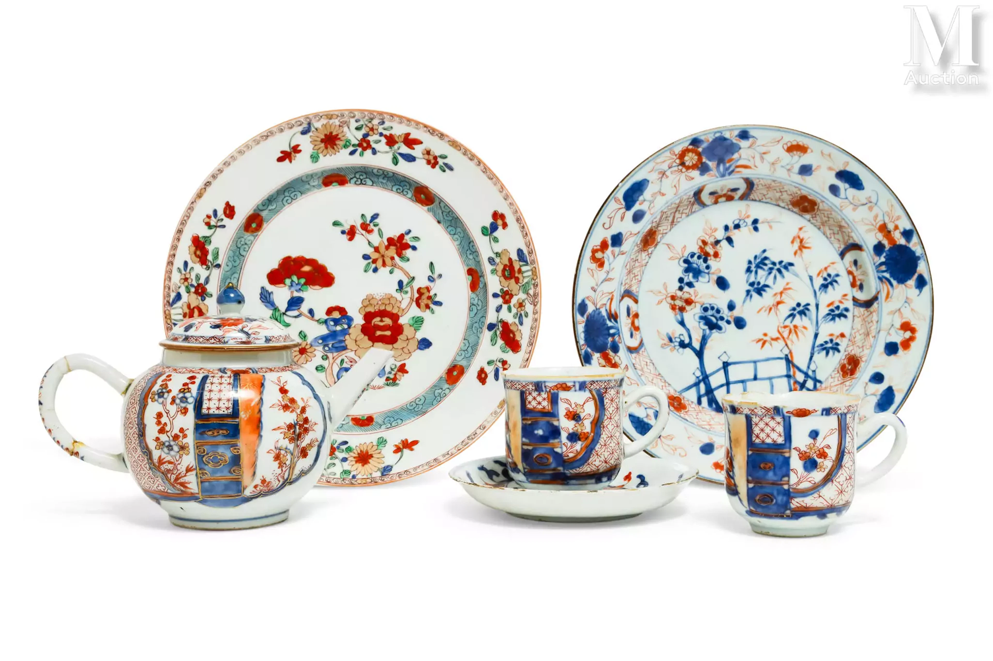 CHINE, XVIIIe siècle Ensemble de pièces en porcelaine Imari