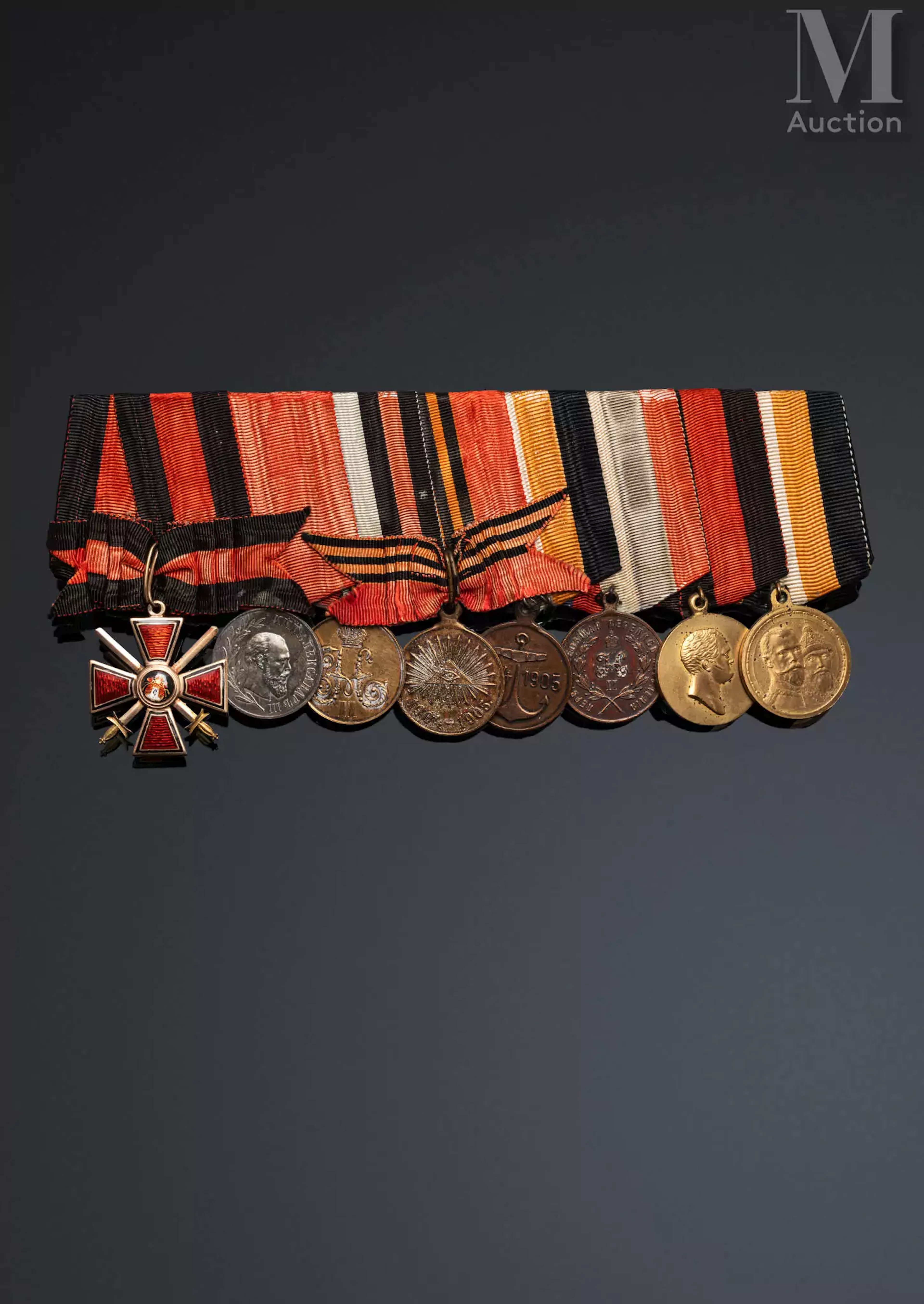 Importante barrette de parade d’un officier de marine, composée de :