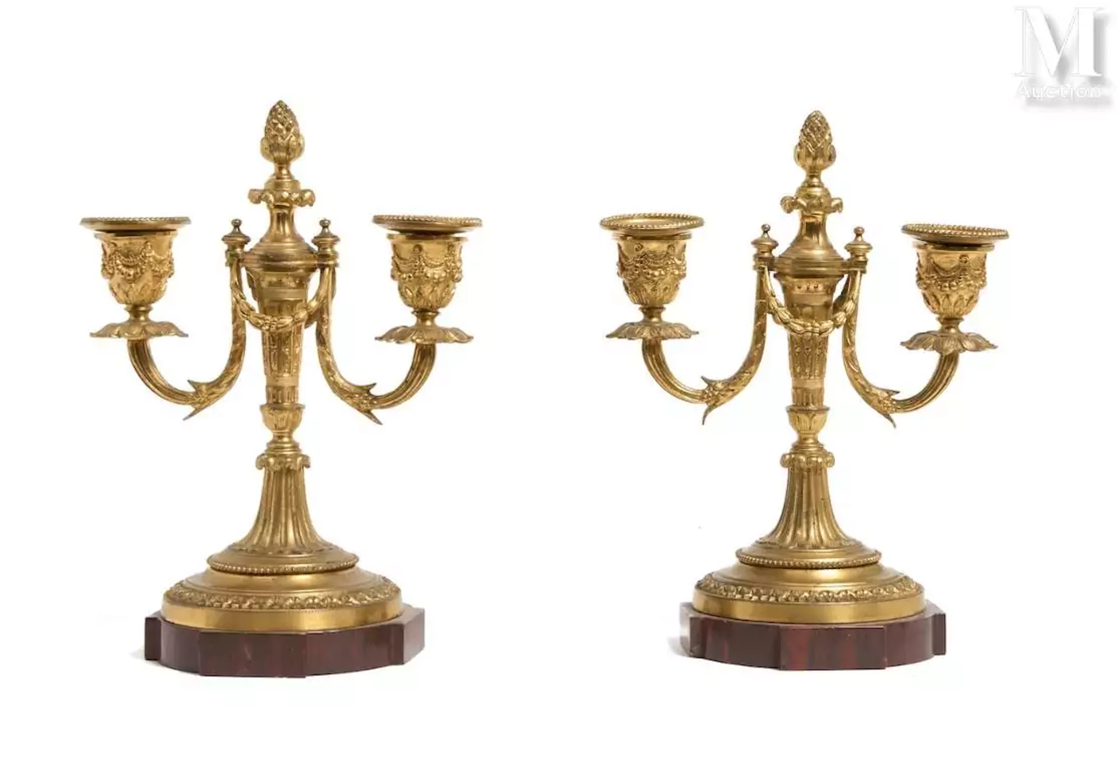 Paire de candélabres de style Louis XVI
