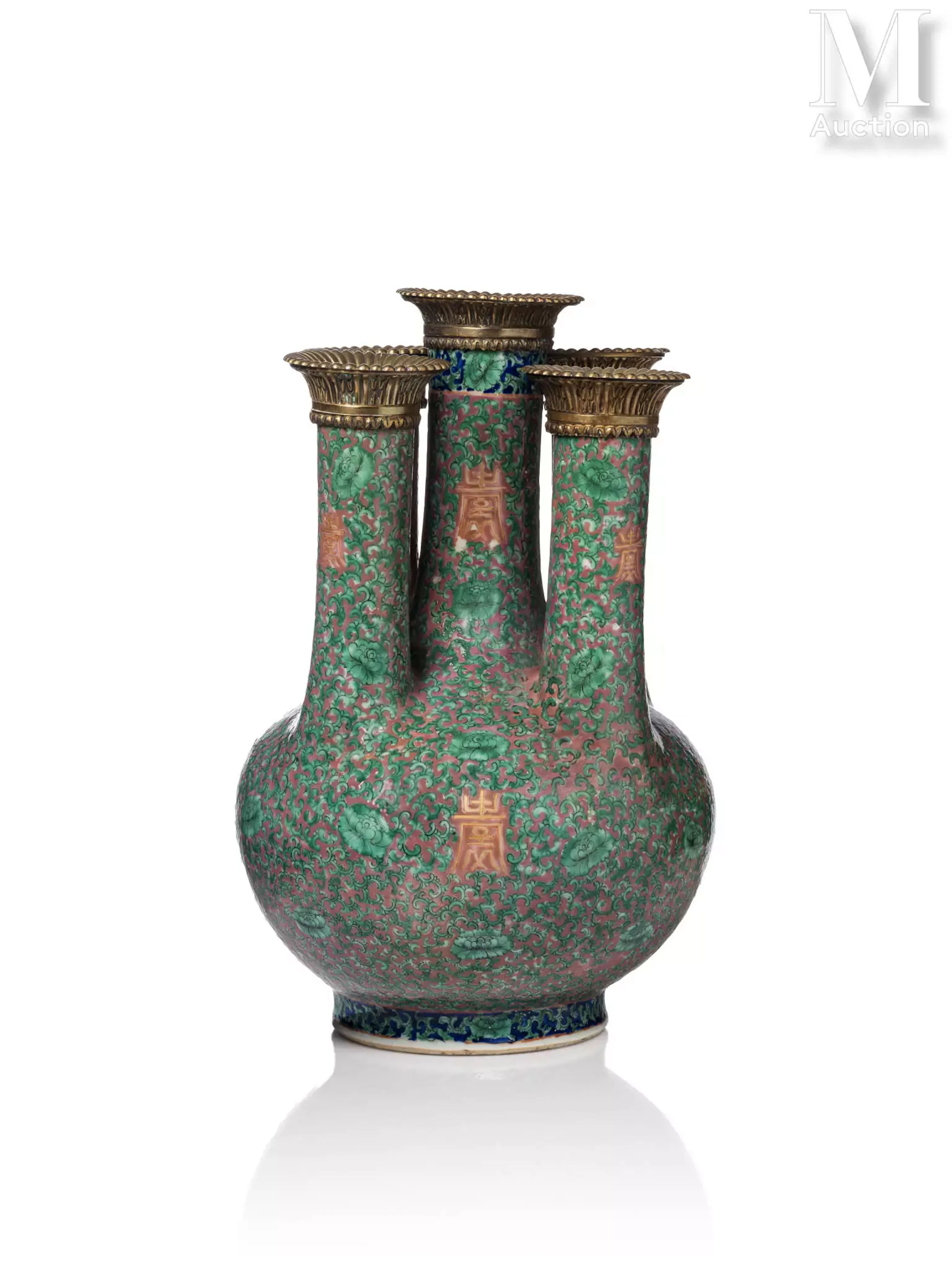 CHINE, XIXe siècle Vase en porcelaine