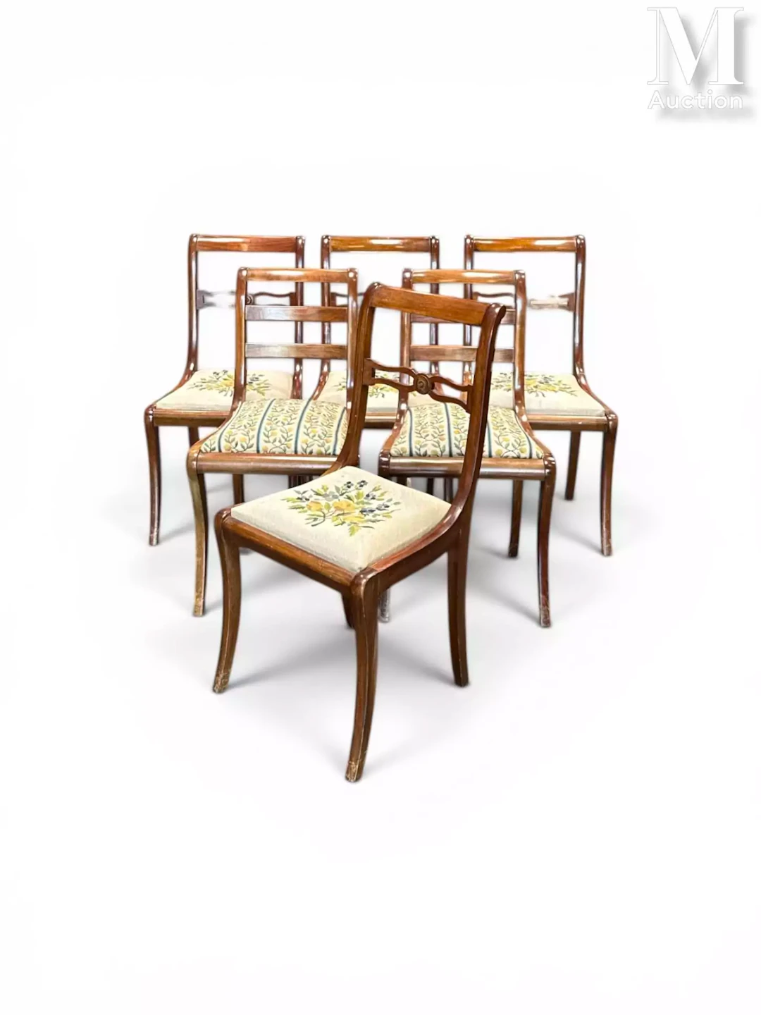ENSEMBLE DE SIX CHAISES et DEUX FAUTEUILS