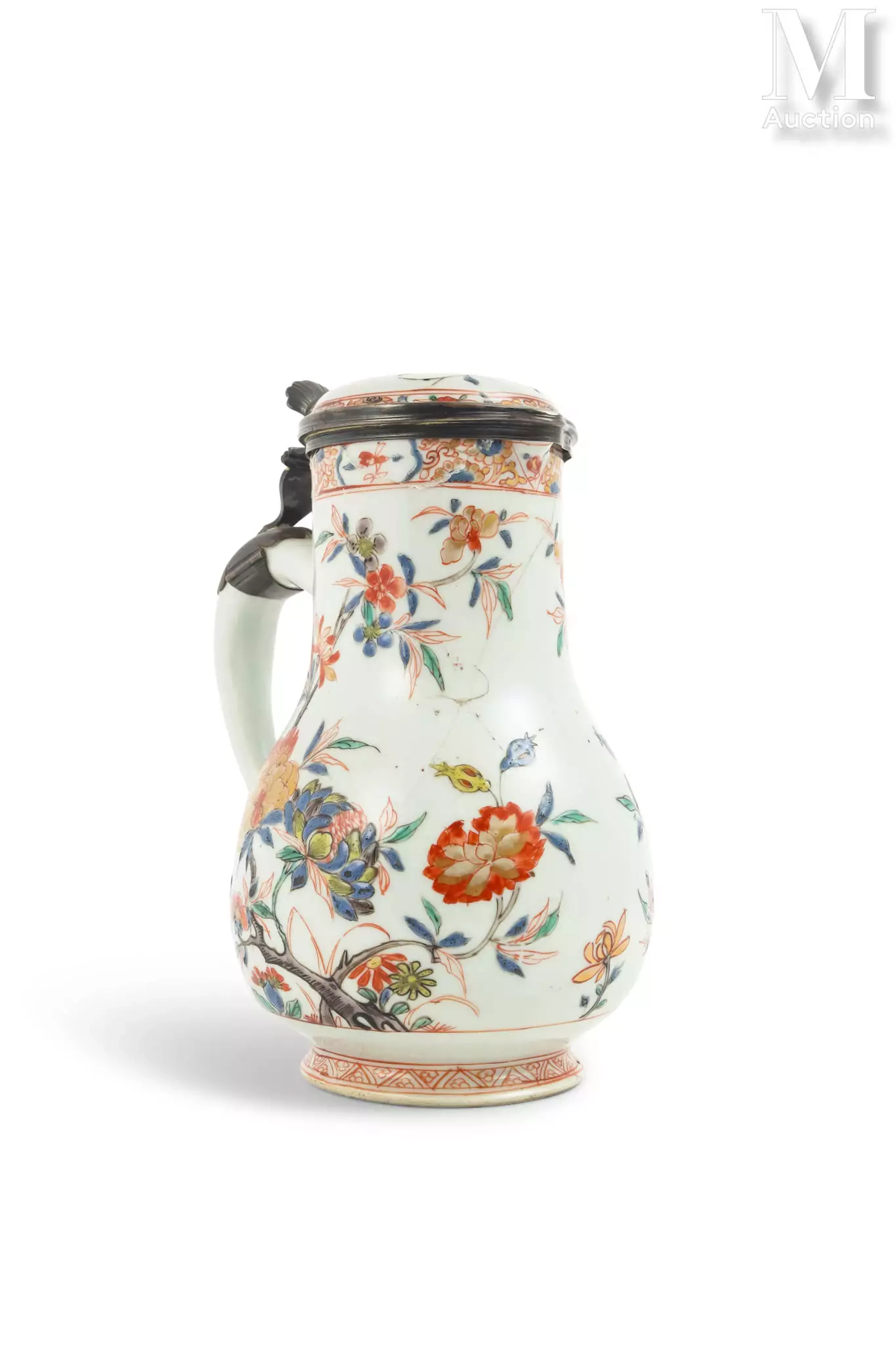 CHINE, Compagnie des Indes, XVIIIe siècle Verseuse en porcelaine