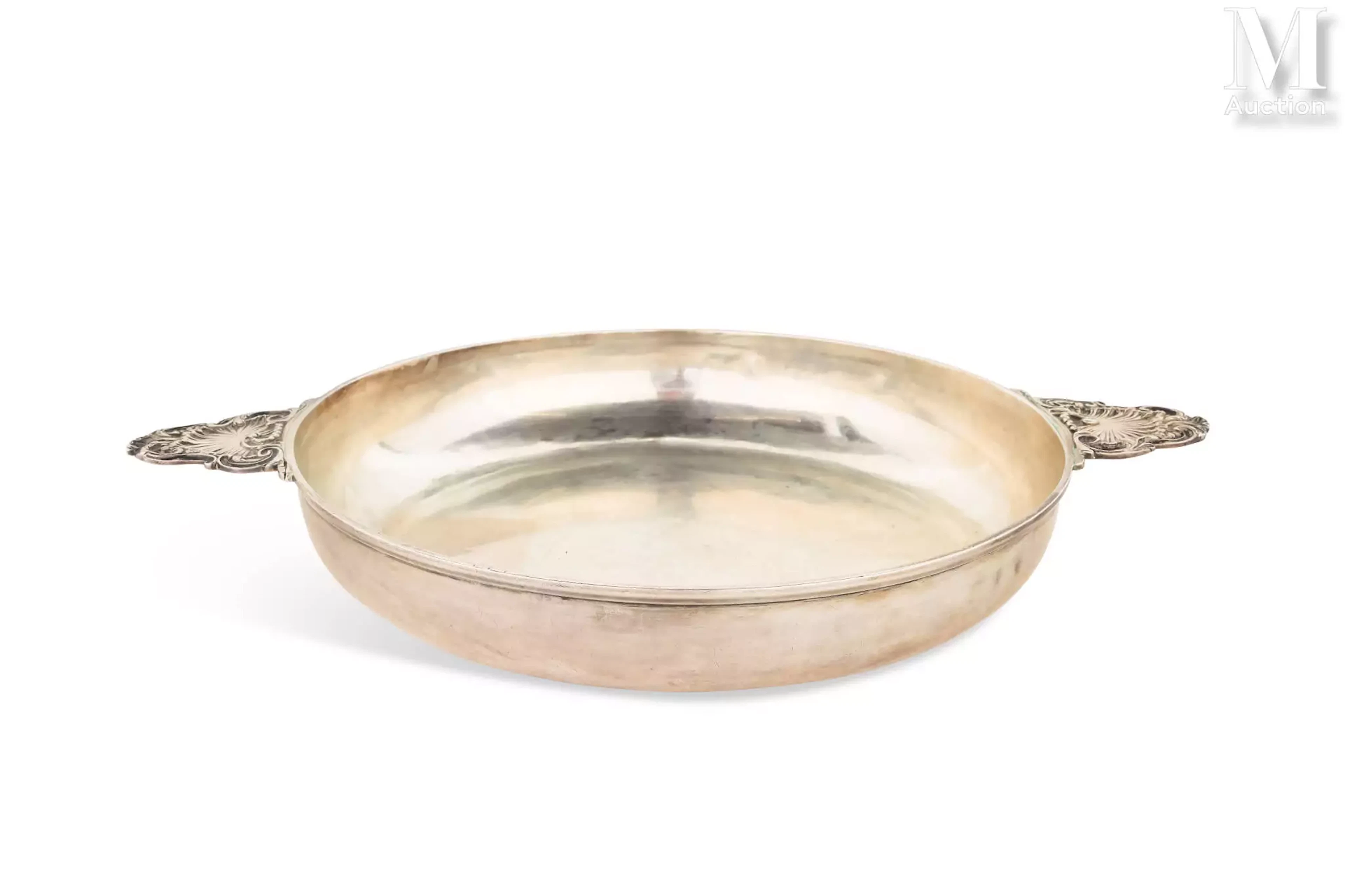 Ecuelle à oreille en argent;