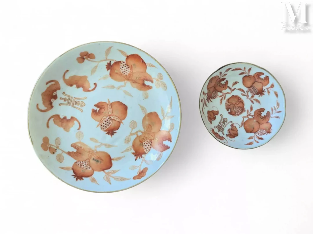 CHINE, XXe siècle Deux coupelles en porcelaine