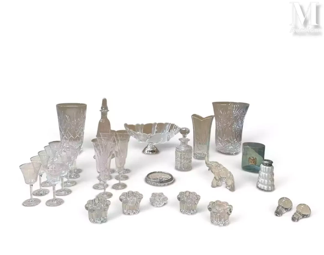 MANNETTE à thématique verrerie et cristal comprenant: