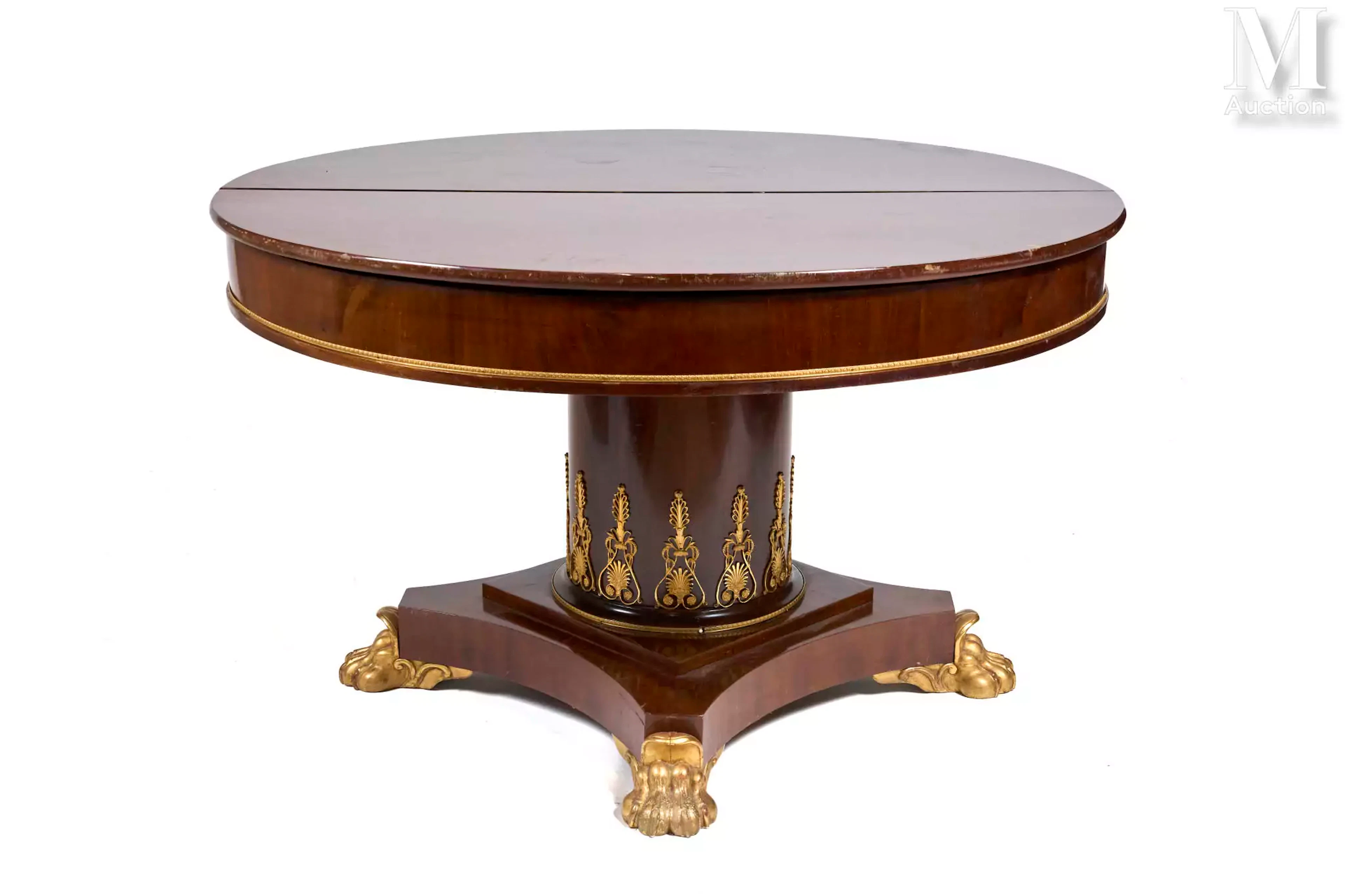 Guéridon format table de salle à manger, probablement Europe du Nord