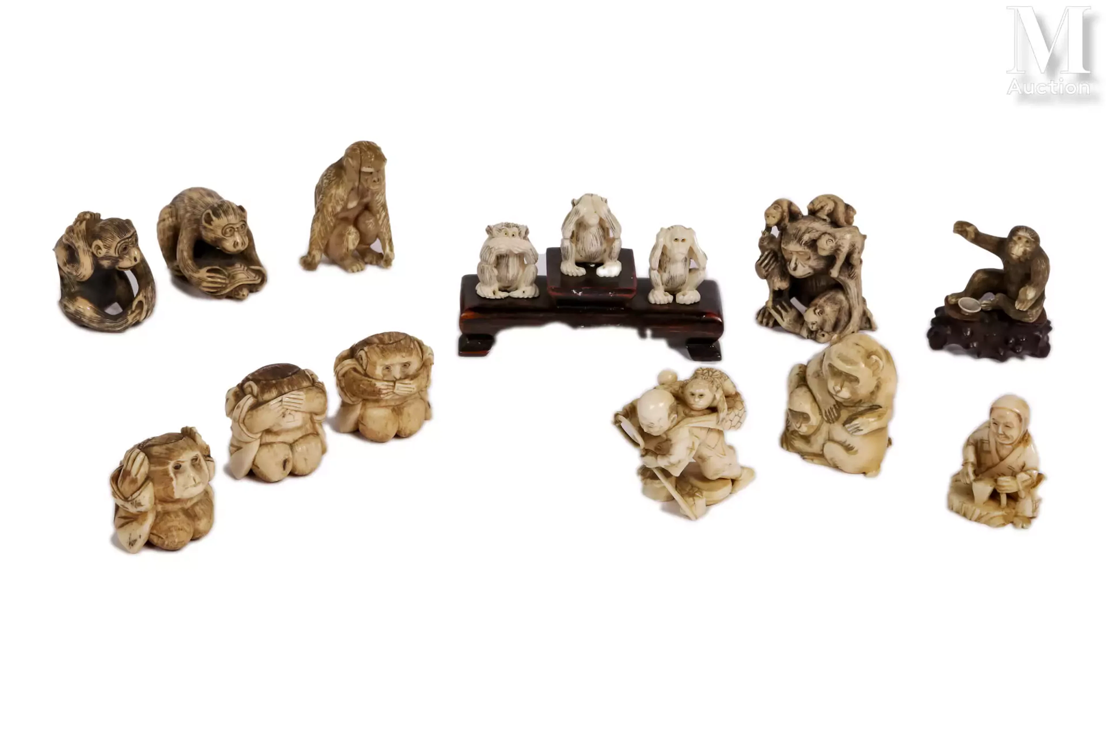 CHINE, XIXe siècle Ensemble de quatorze figurines en os