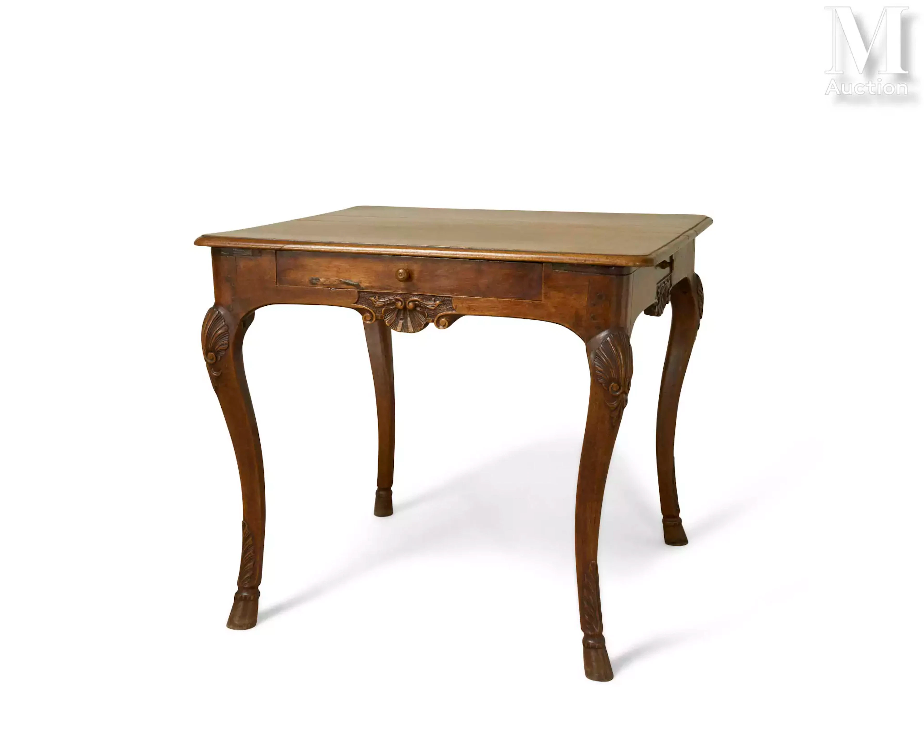 Table anciennement à jeu probablement lyonnaise en partie du XVIIIe siècle