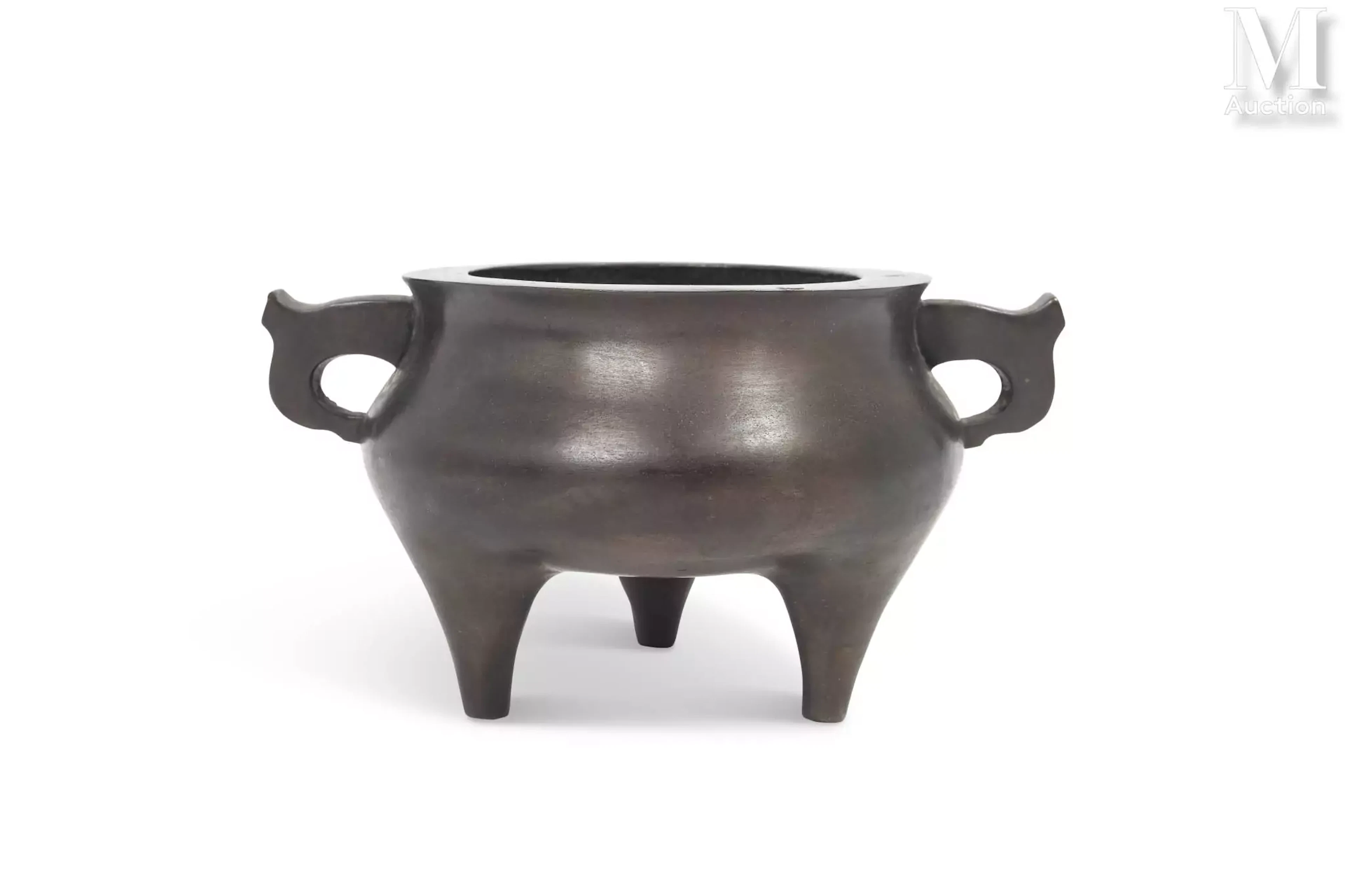 CHINE, Vers 1900 Brule parfum en bronze à patine brune