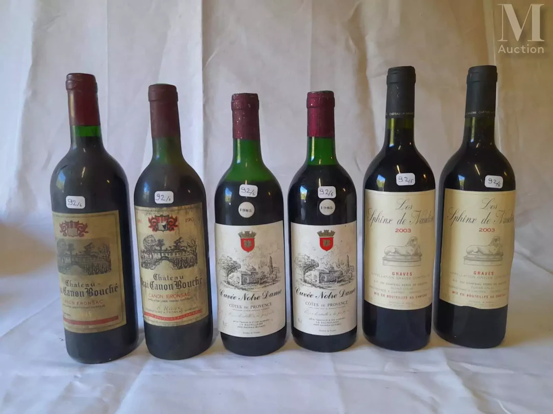 Ensemble de six bouteilles