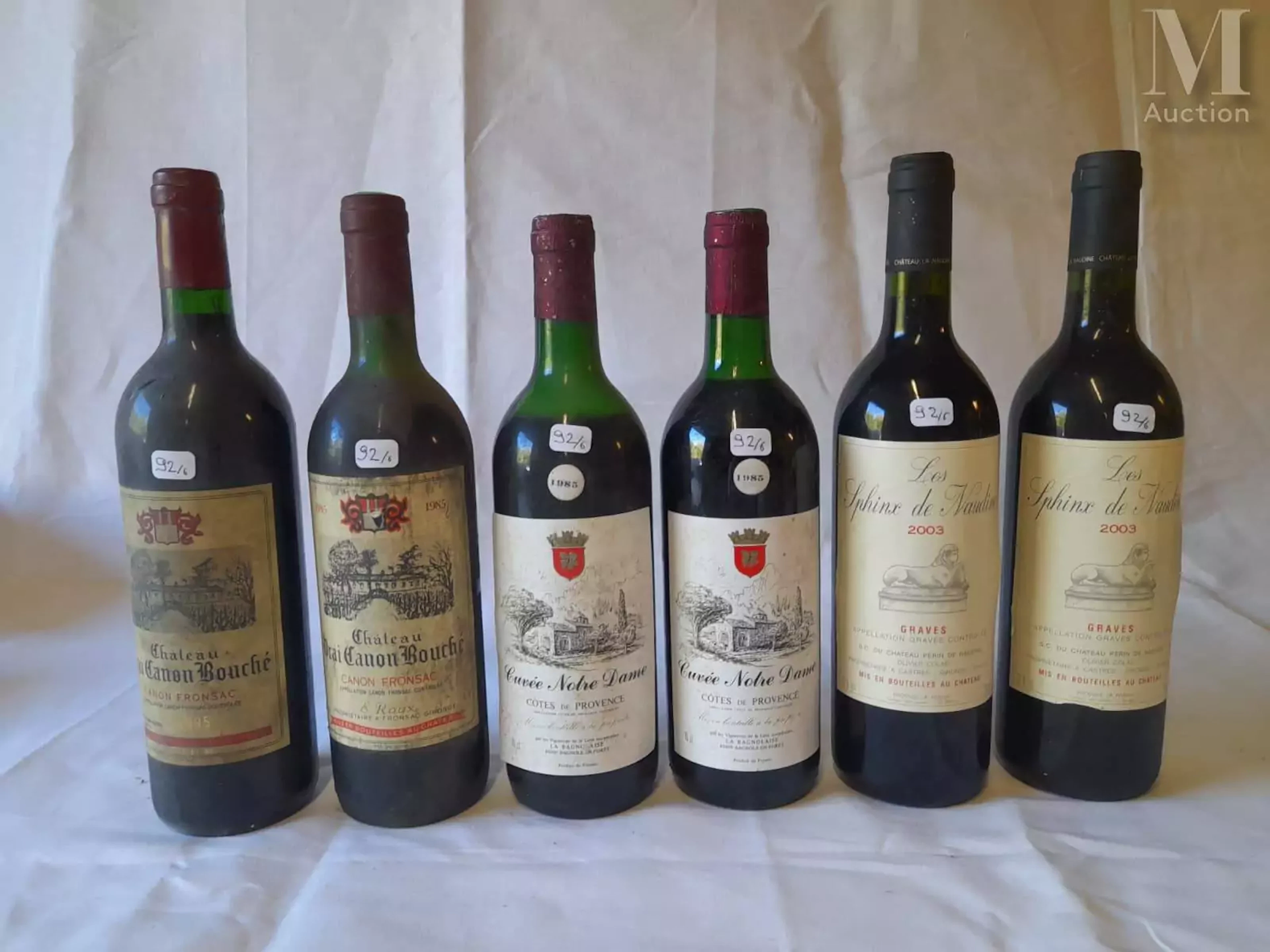 Ensemble de six bouteilles