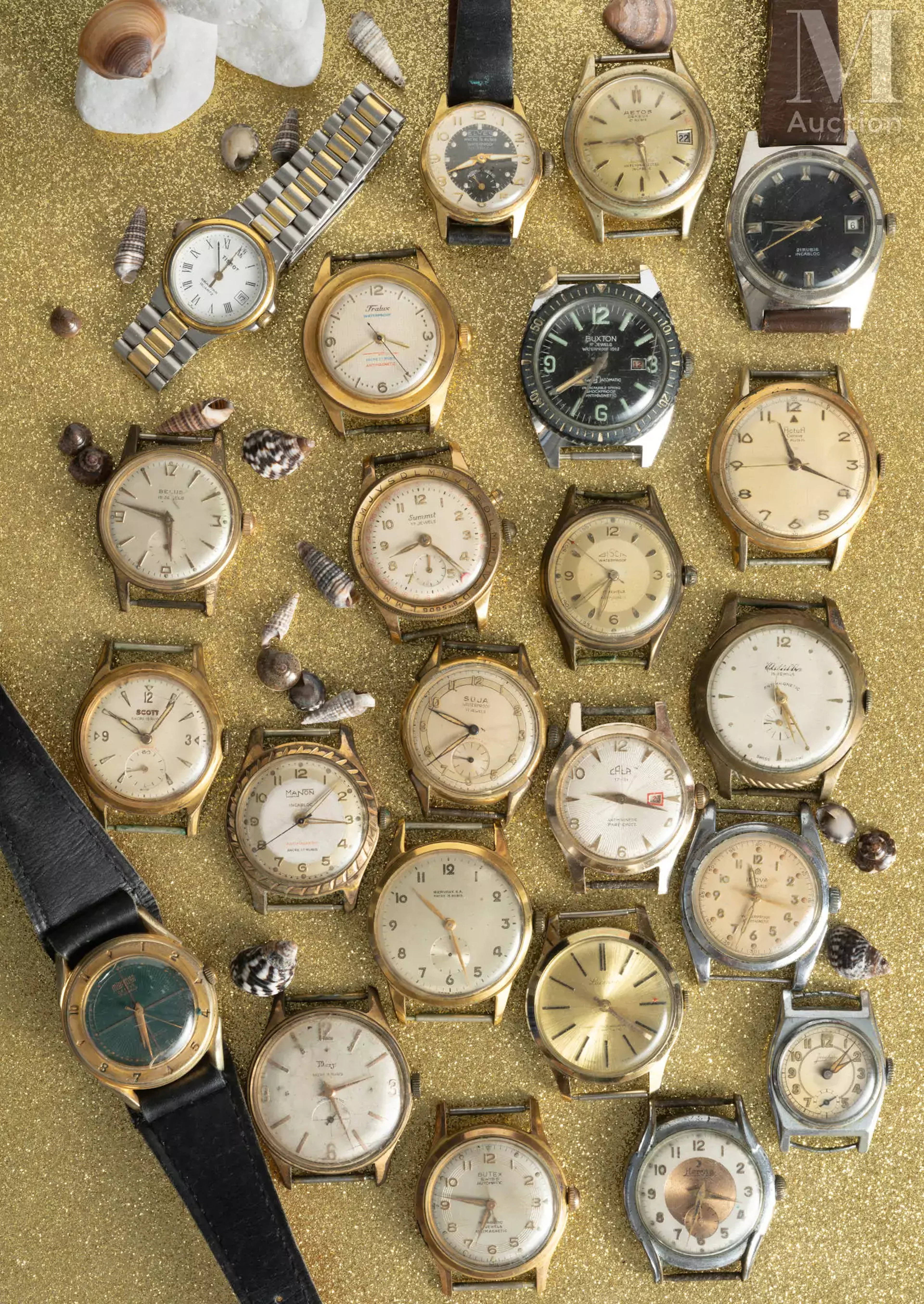 Lot de montres et boîtiers de montres divers