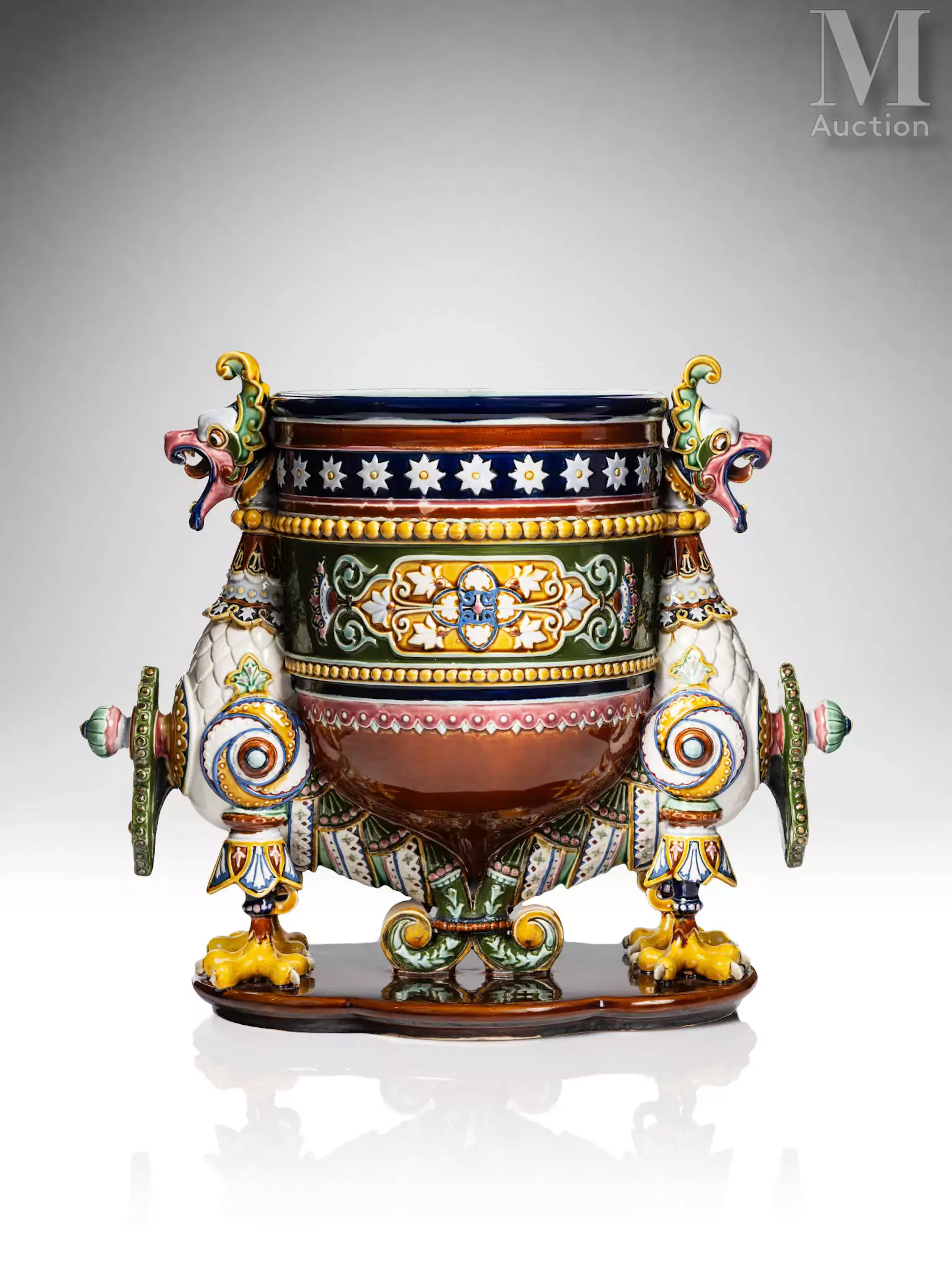 Rare et important vase en faïence polychrome de style néo russe